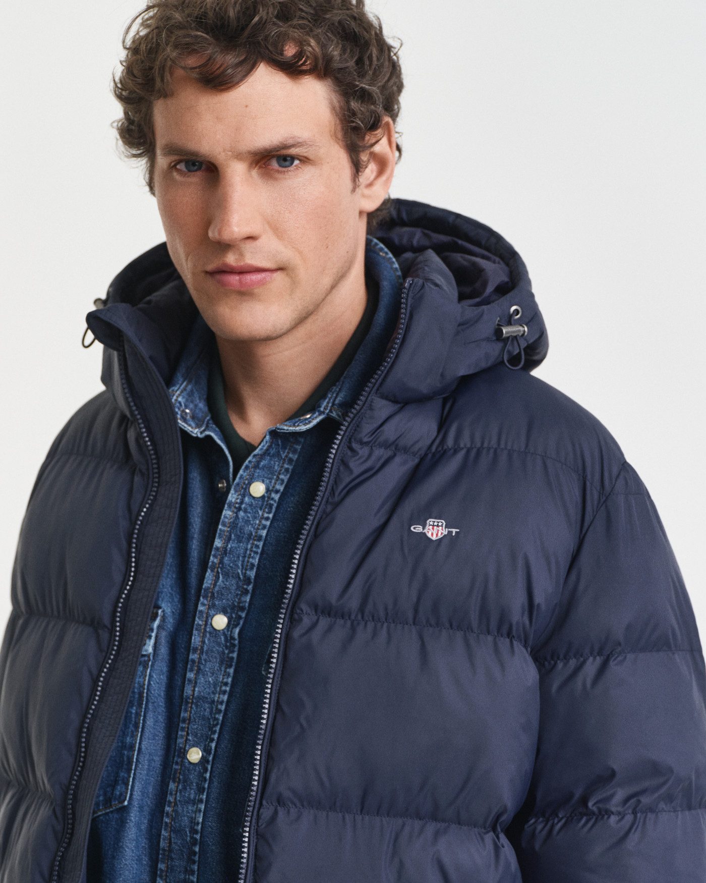 Gant Steppmantel ACTIVE CLOUD MID LENGTH Puffermantel, regular fit, abnehmabre Kapuze, 2-Wege-Reißverschluss