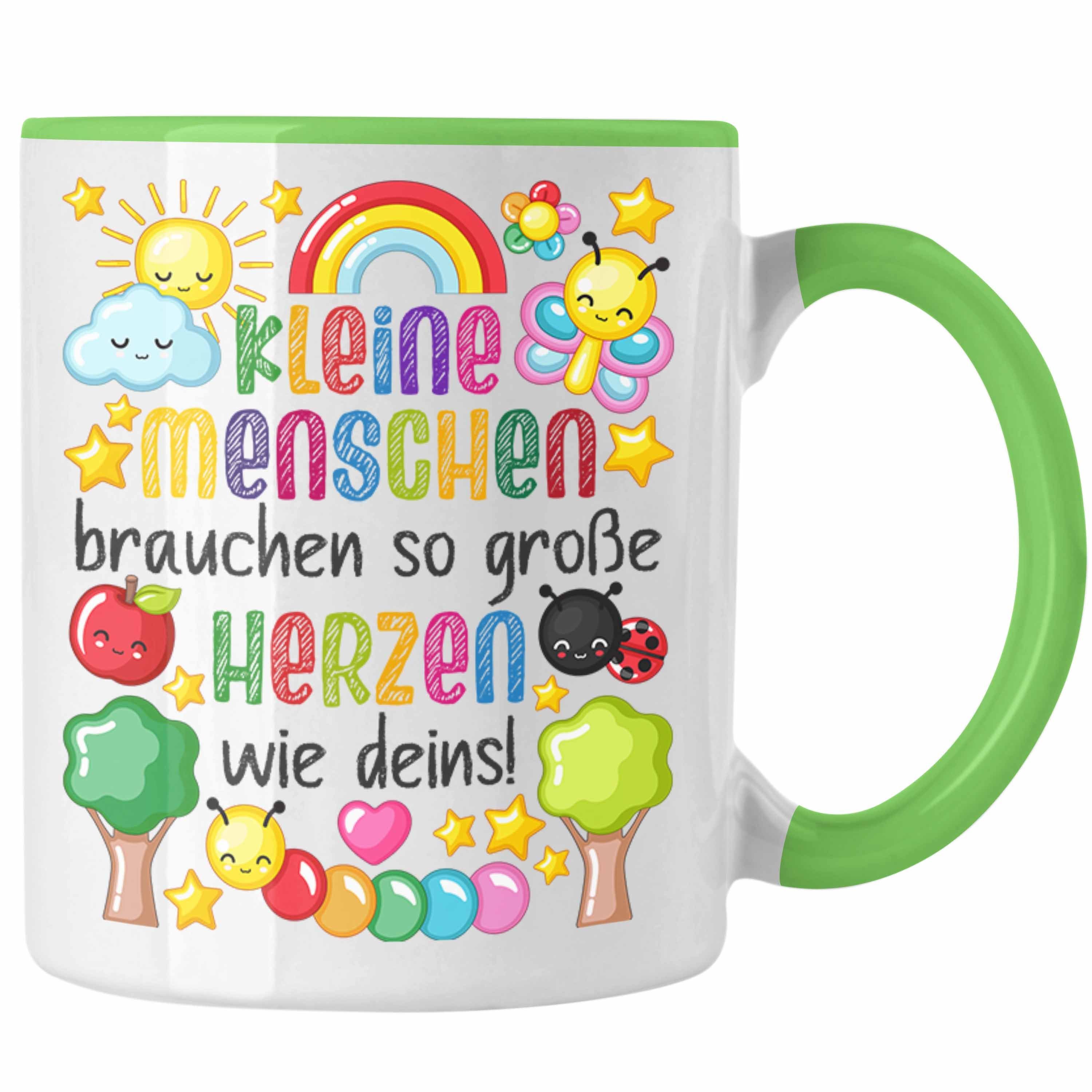 Trendation Tasse Trendation - Erzieherin Tasse Geschenk Danke Dankeschön Abschiedsgeschenk Beste Kindergärtnerin Spruch Kleine Menschen Brauchen Dein Herz