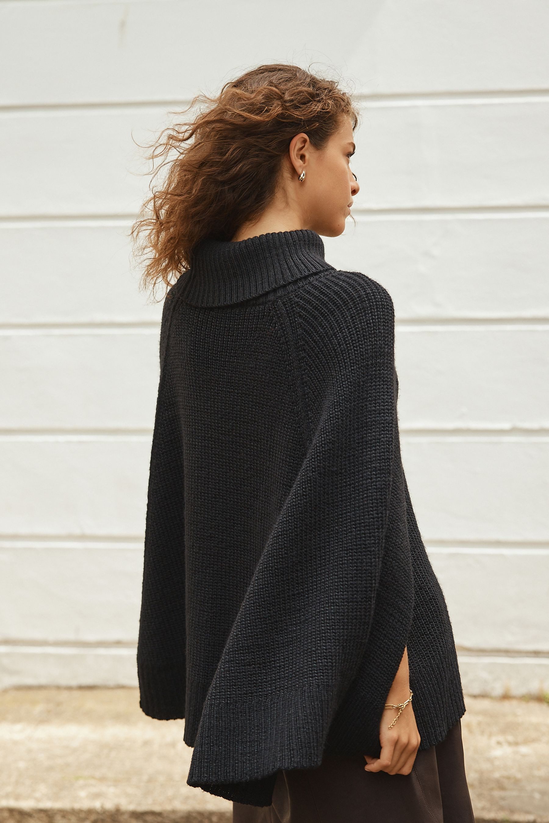 Next Strickponcho Gerippter Strickponcho mit Rollkragen (1-tlg)
