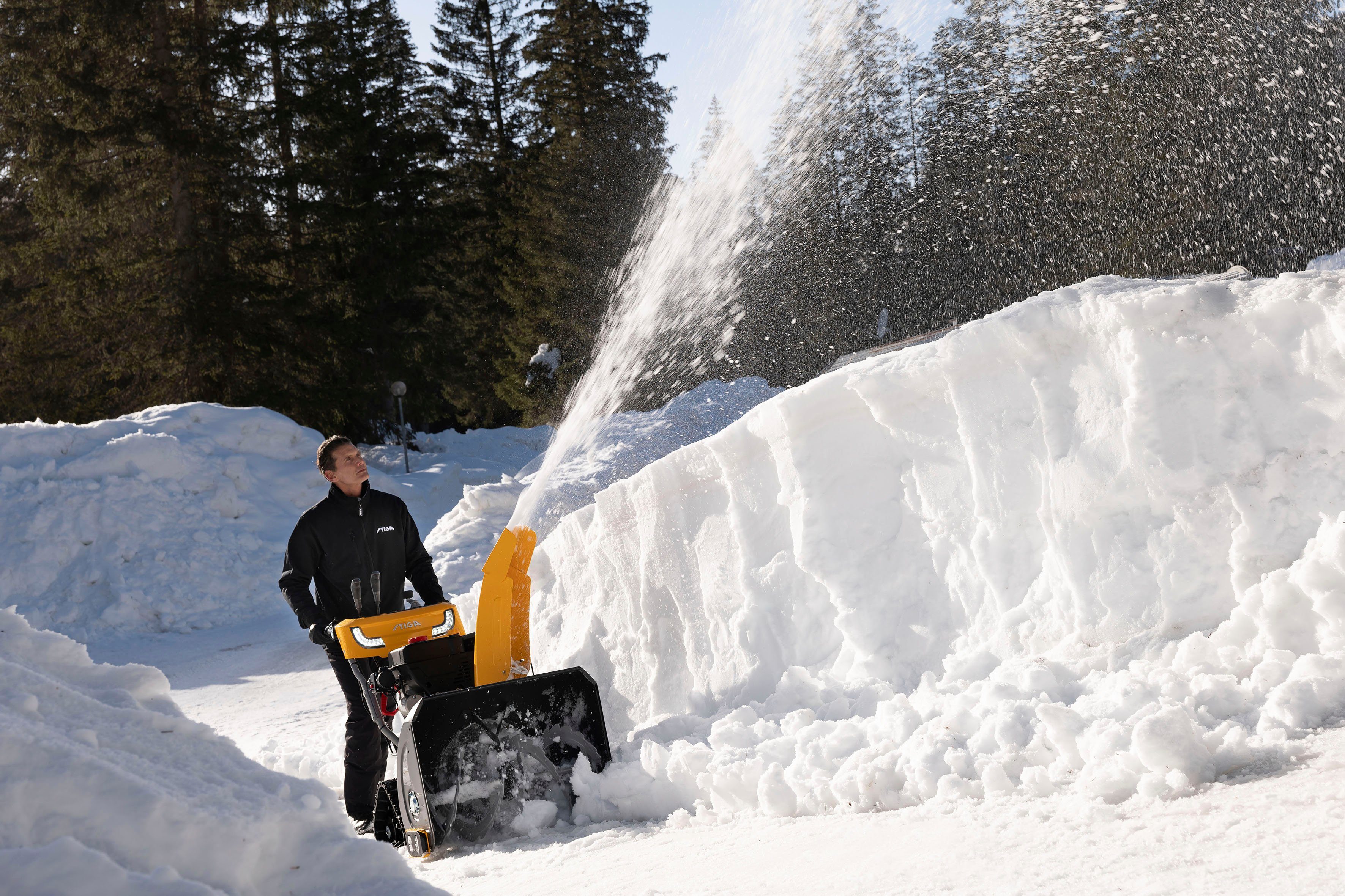 STIGA GARDEN Benzin-Schneefräse ST 6272 P Trac, 72 cm Arbeitsbreite, Elektrostart, Raupenantrieb