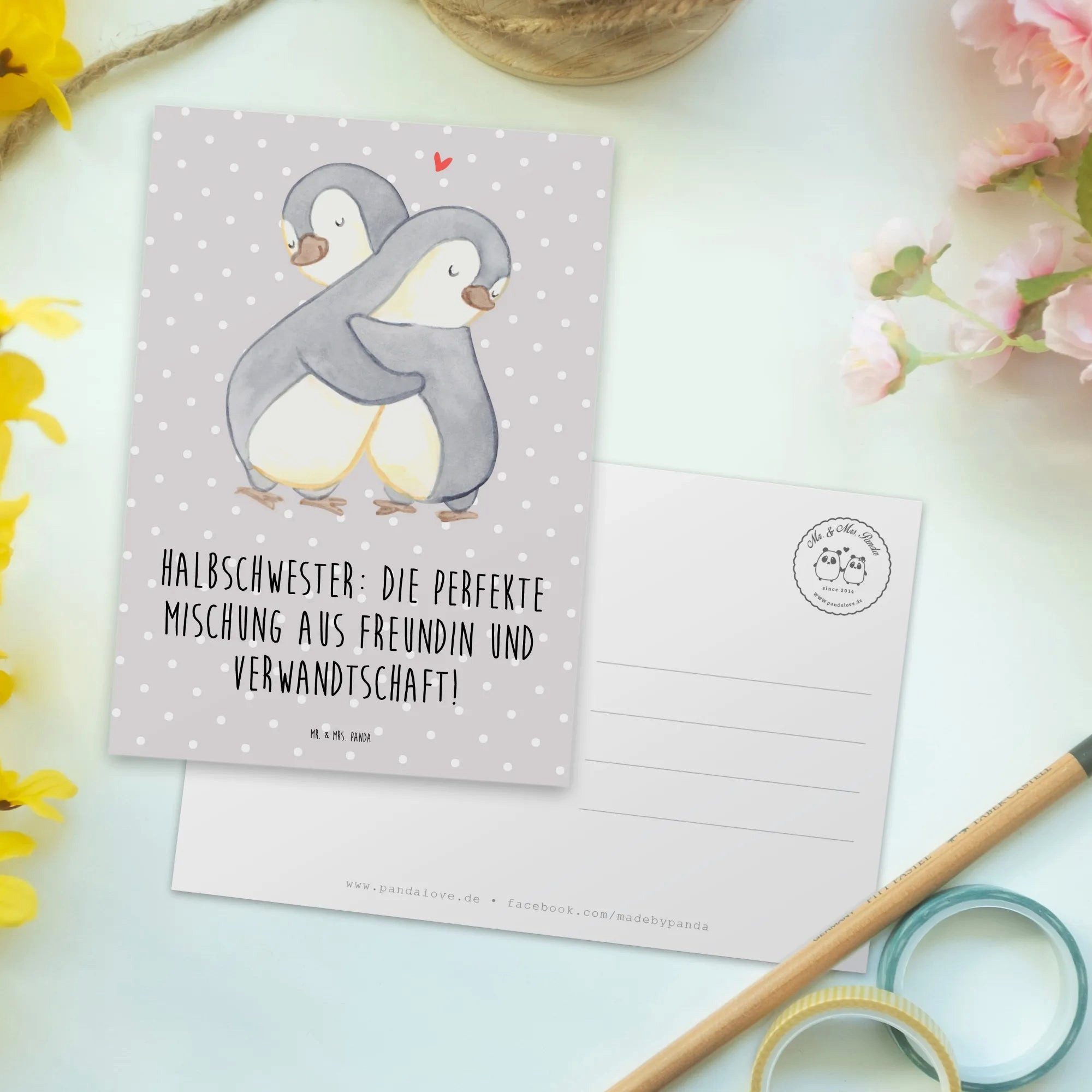 Thumbnail - Mr. & Mrs. Panda Postkarte Halbschwester Glück - Grau Pastell - Geschenk, Schwesterlichkeit, Lie, Lustige Sprüche