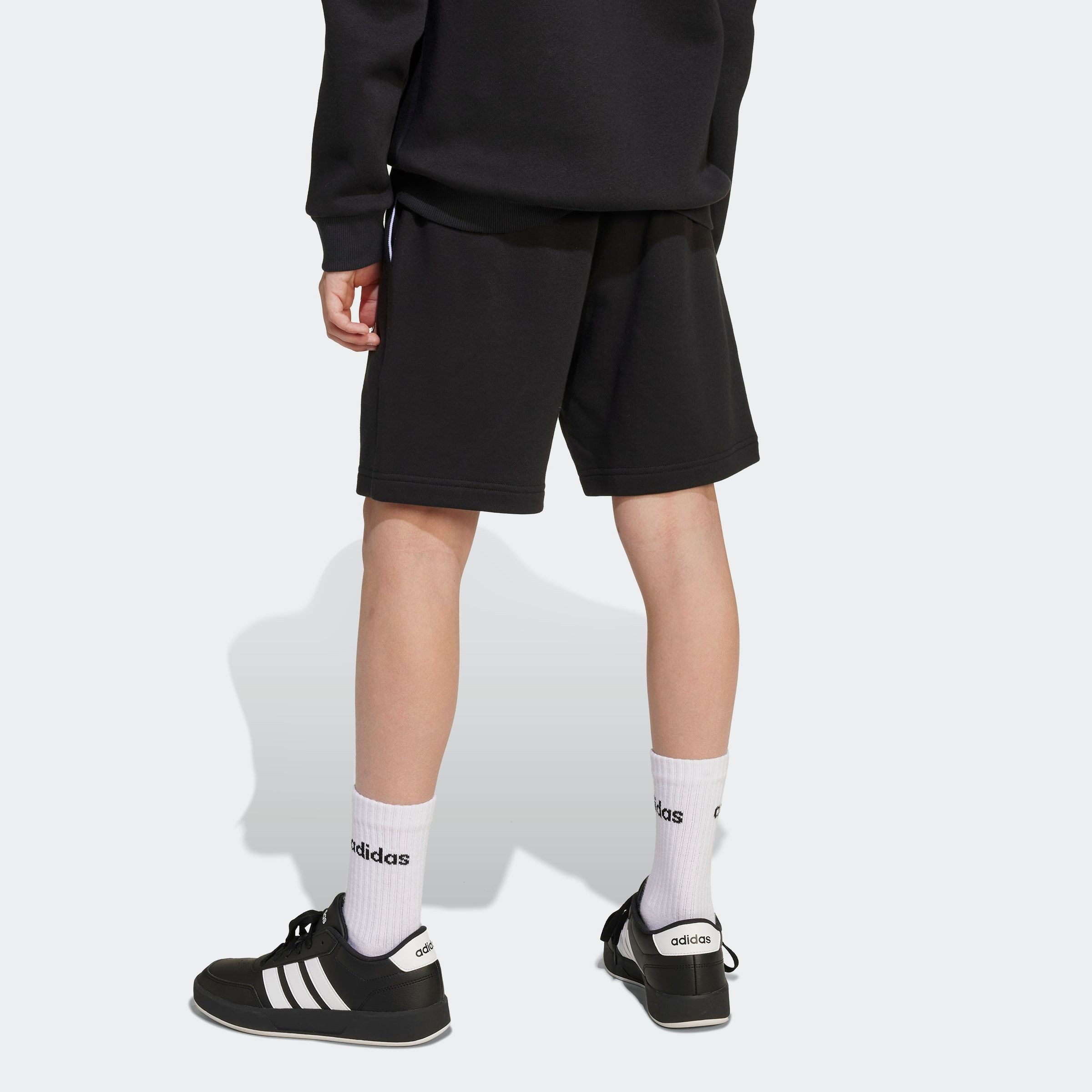 adidas Sportswear Shorts SEASONALS ESSENTIALS COLLEGIATE TYPOGRAPHY KIDS für Kinder und Teens, sportlicher Stil, aus Baumwolle und Polyester