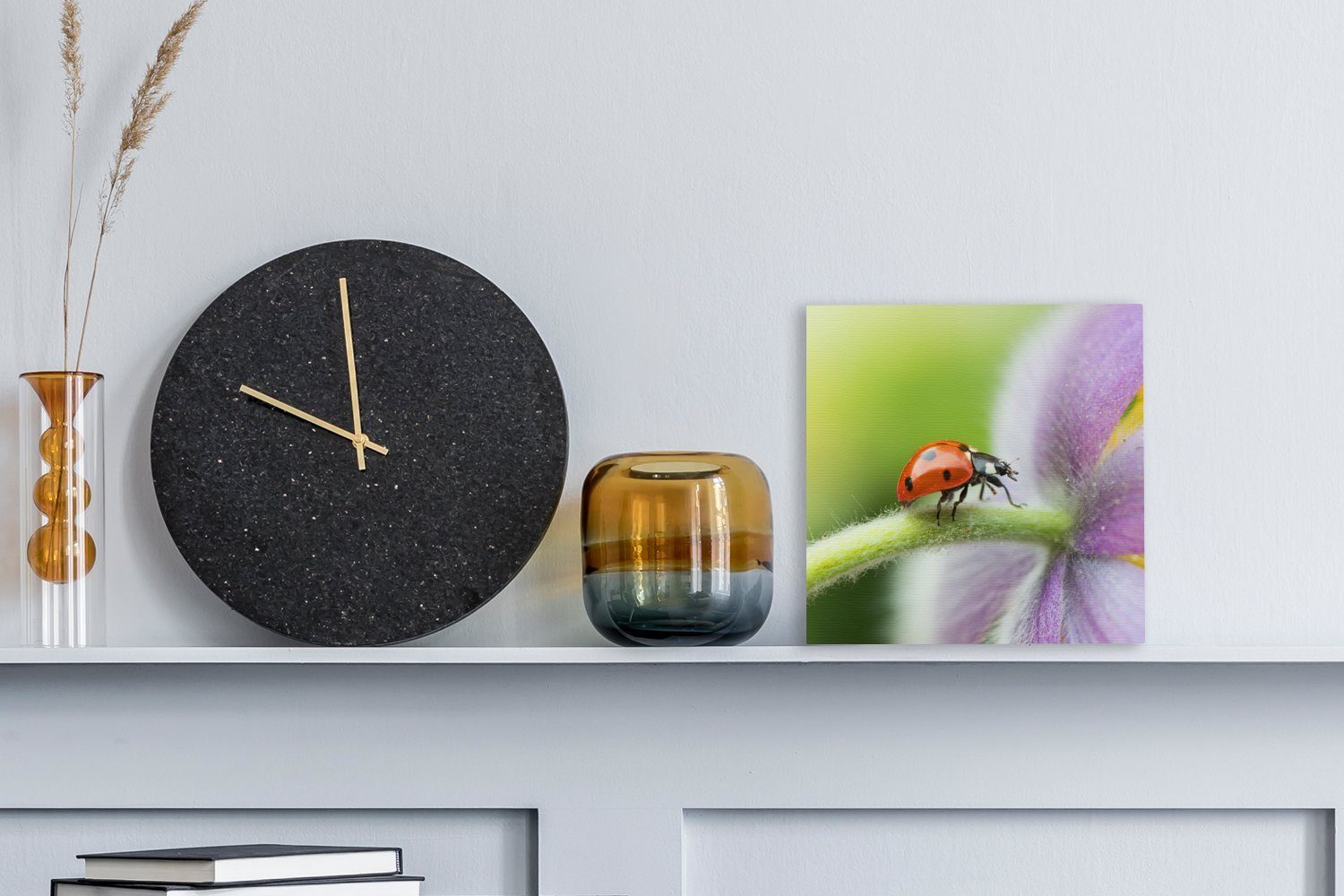 OneMillionCanvasses® Leinwandbild für Marienkäfer (1 Blume, auf St), Bilder Wohnzimmer einer Schlafzimmer Leinwand