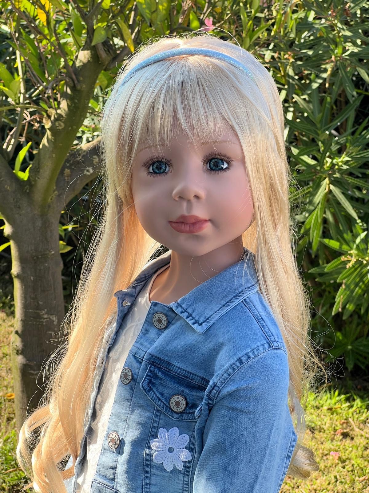 CMTPUPPENGALERIE Stehpuppe Lili von Monika Levenig - blond mit Jeansjacke - 122 cm - (1-tlg)
