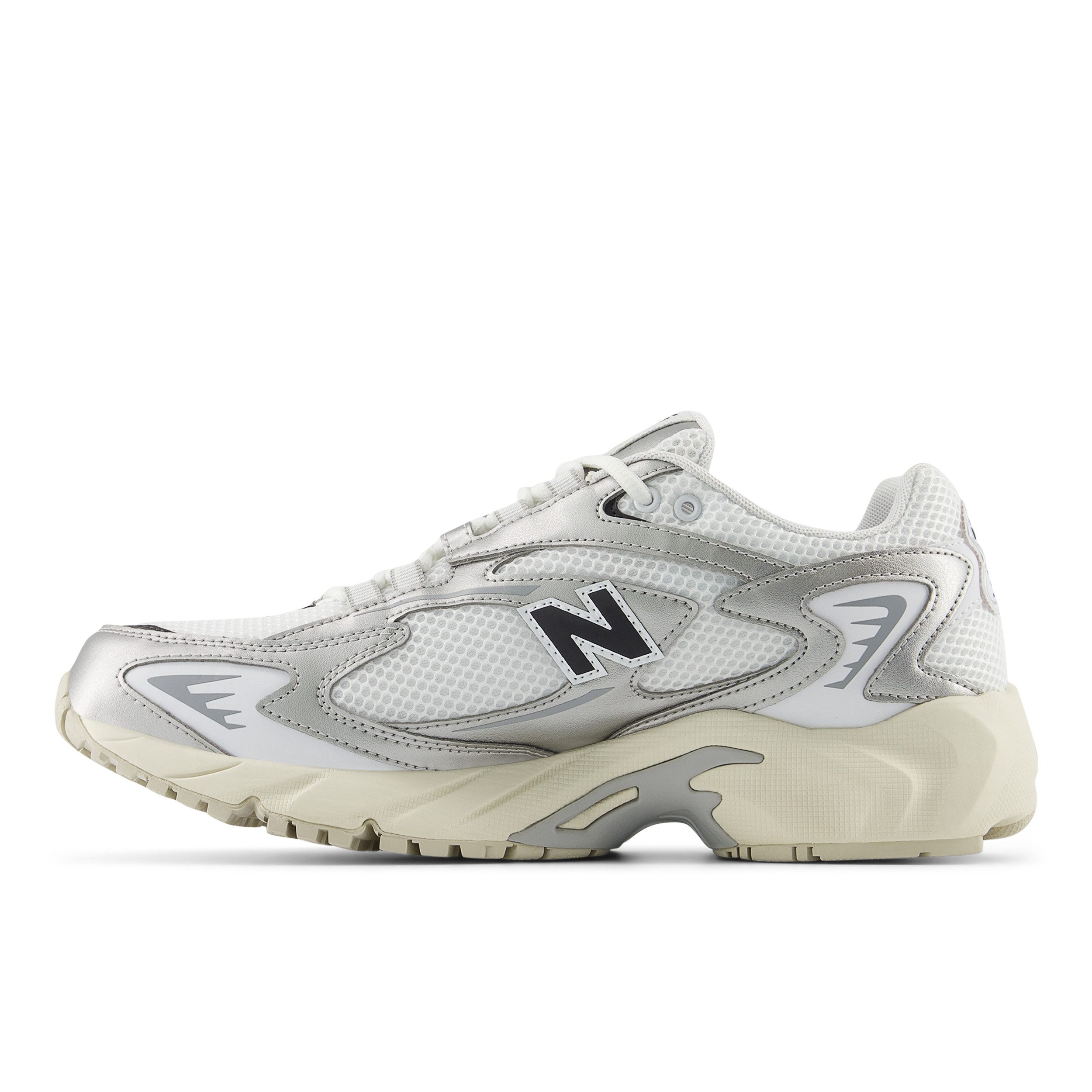 New Balance 725 Sneaker vom New Balance 740 inspiriert