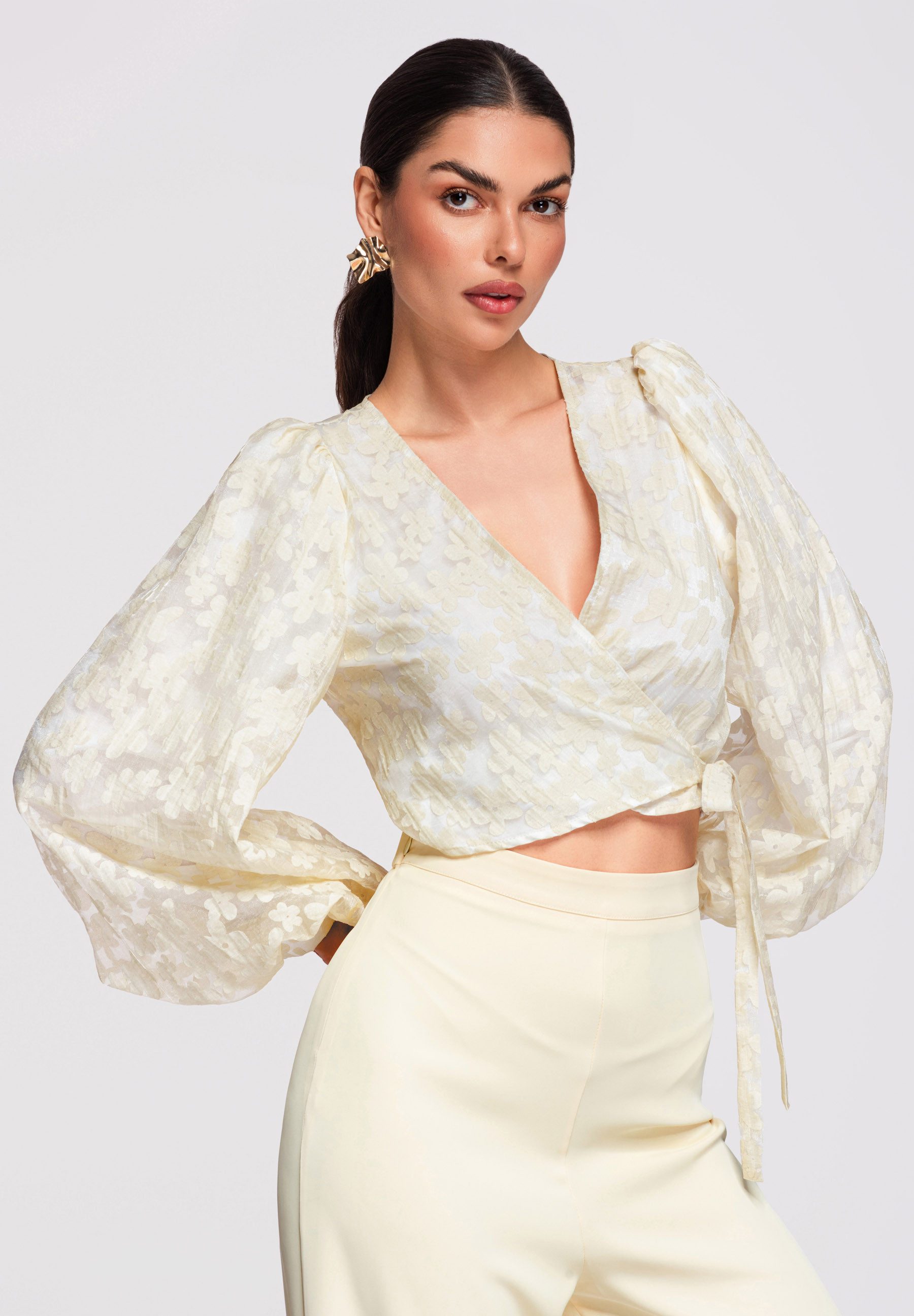 OMBRE Crop-Top Damen Bluse Wickeldesign Puffärmel Elegant Beige S (kein Set, 1-tlg) Wickeldesign, geraffte Schultern