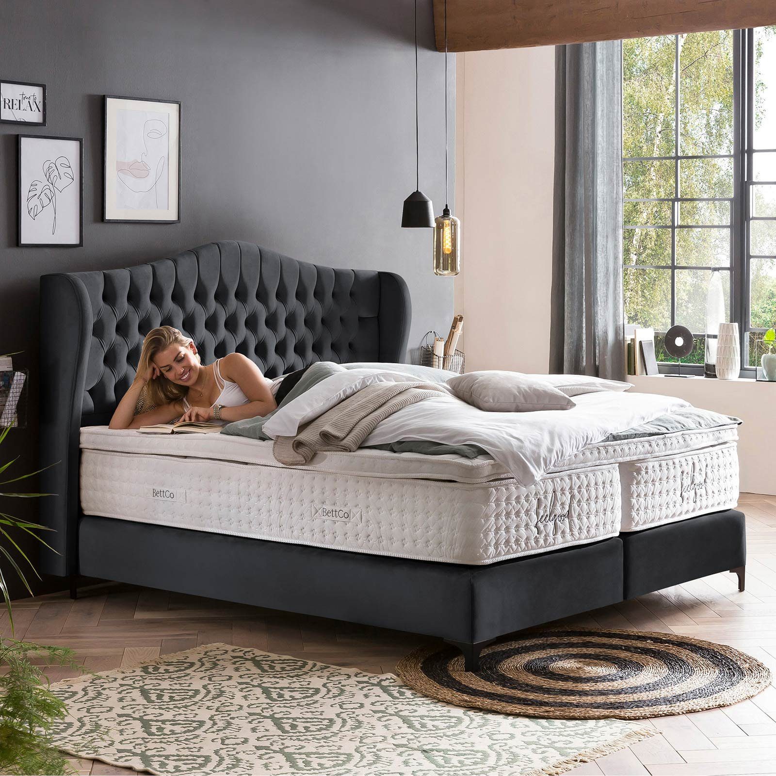 BettCo Boxspringbett Maison (140 x 200 cm, in Schwarz Velours), Chesterfield Design + optionaler Topper, Schwarze Metallfüße | Seniorenbetten