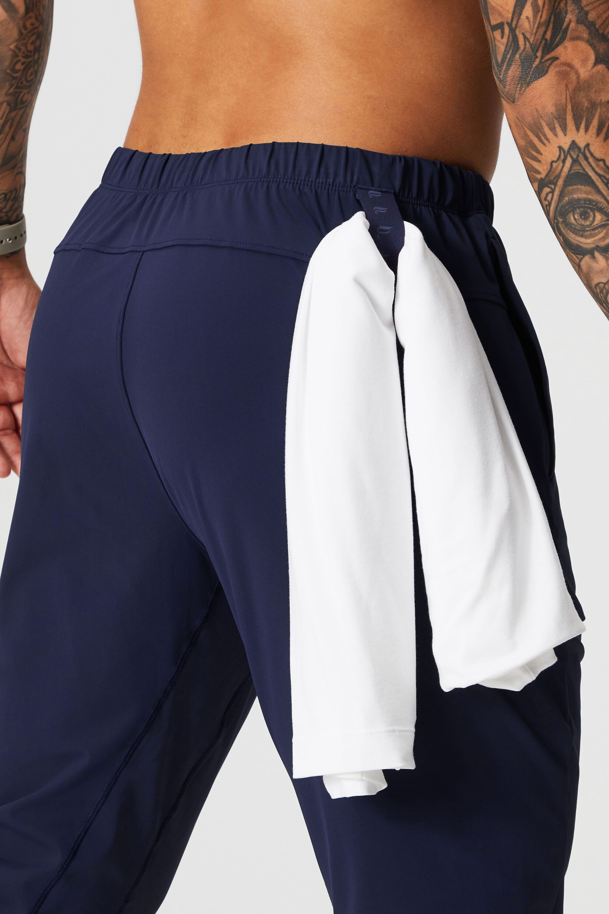 Fabletics Trainingshose The One Jogger (1-tlg) aus Performance-Stoff und mit Reißverschlusstaschen