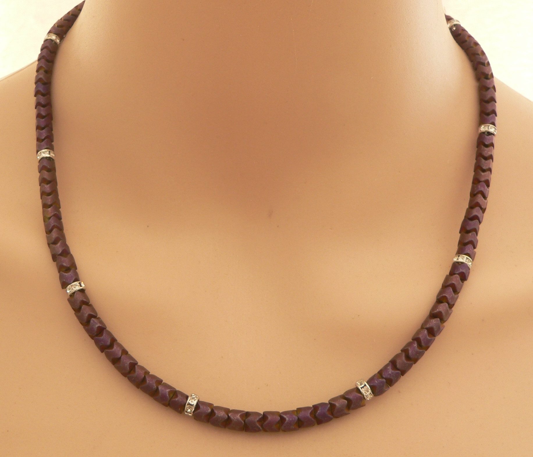 traumschmuck Kette ohne Anhänger 067l Halskette Hämatit Rondelle purple lila changierend matt Strass (Geschenk, Muttertag, Weihnachten, Geburtstag, Valentinstag, incl. Schmuckbox), handgefertigt, Made in Germany