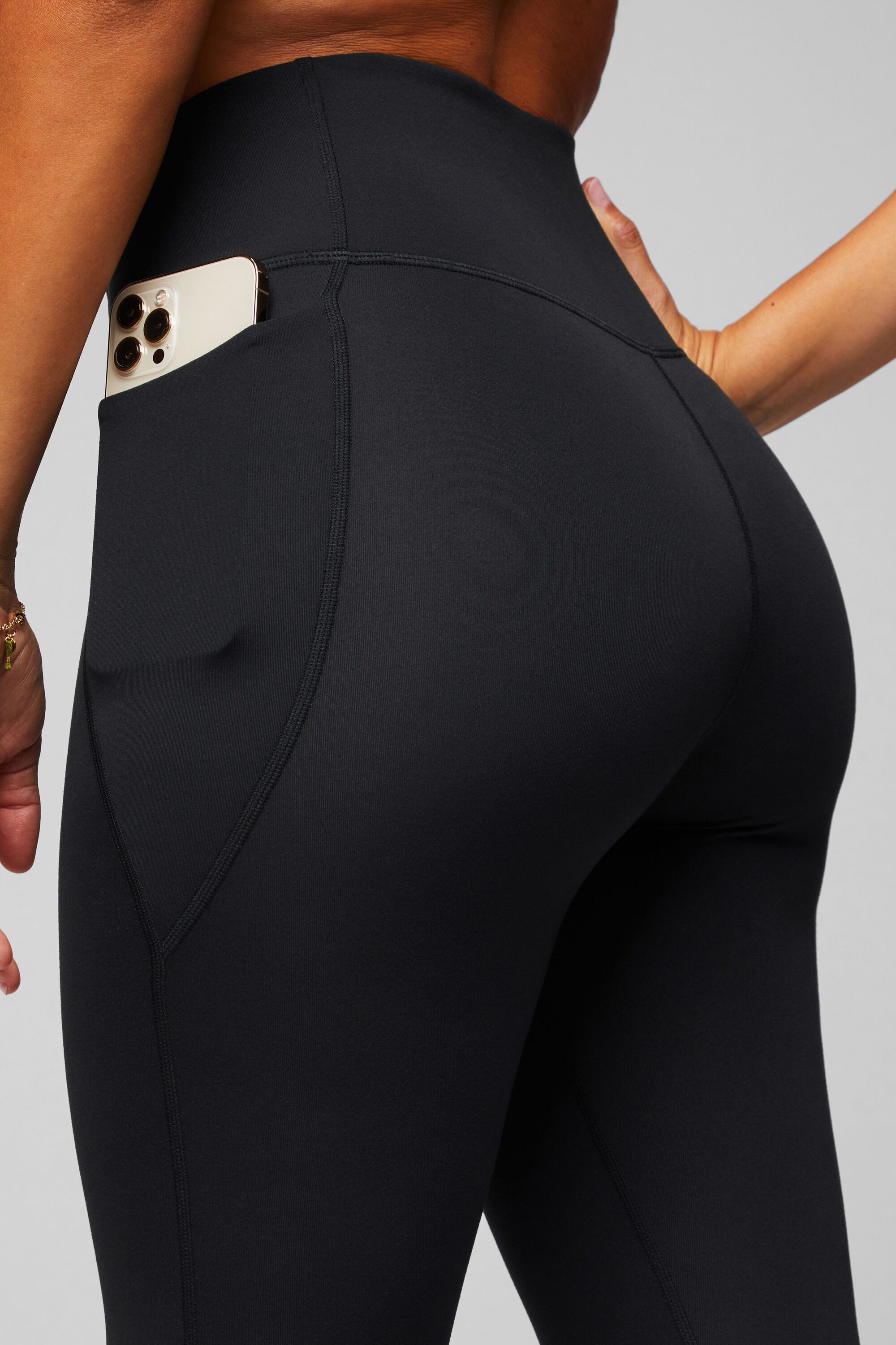 Fabletics Leggings Oasis PureLuxe HW Crossover 7/8 Leggings aus blickdichtem Stoff und mit mittlerer Kompression