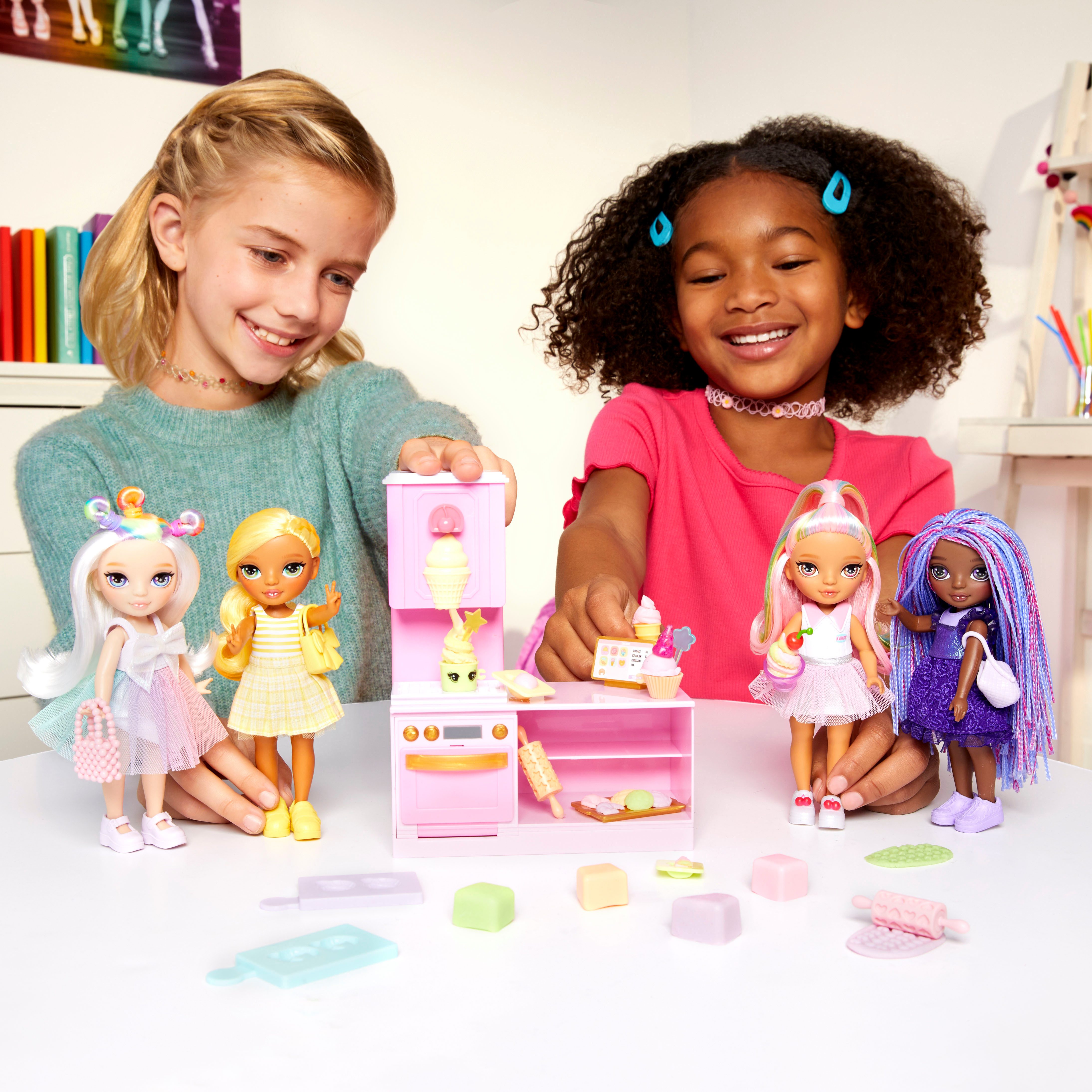 Rainbow High Minipuppe Rainbow High Little Dessert Shop with Kandy Playset – Bild 4 von 5