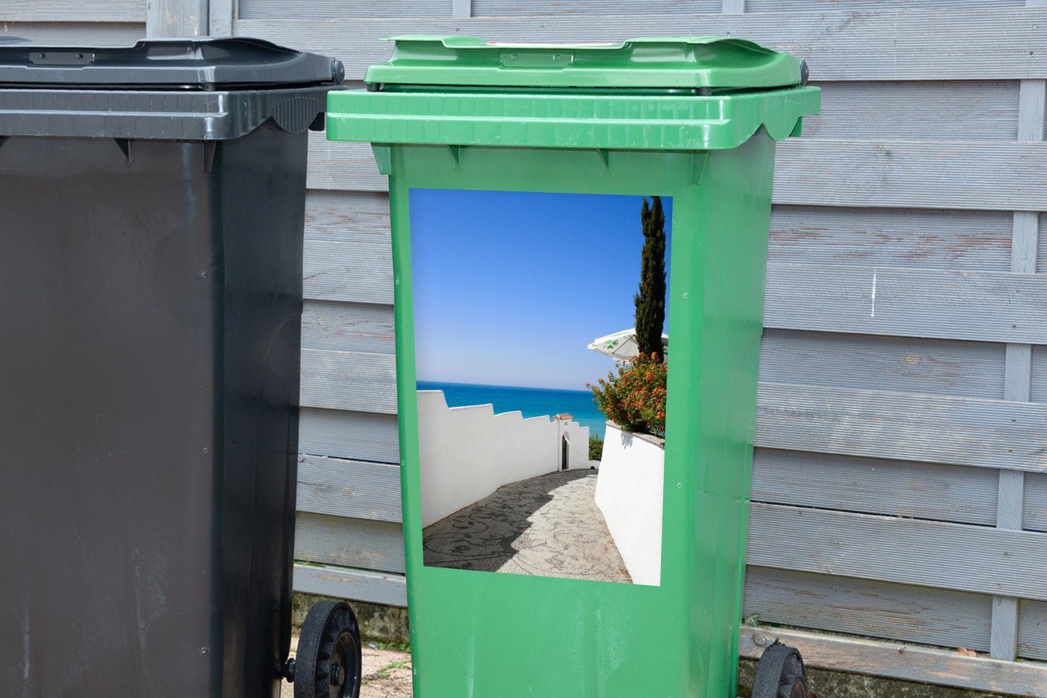 Abfalbehälter Mülleimer-aufkleber, Meer Wandsticker Straße Eine MuchoWow (1 auf das Sticker, Blick mit St), spanische Container, Mülltonne,