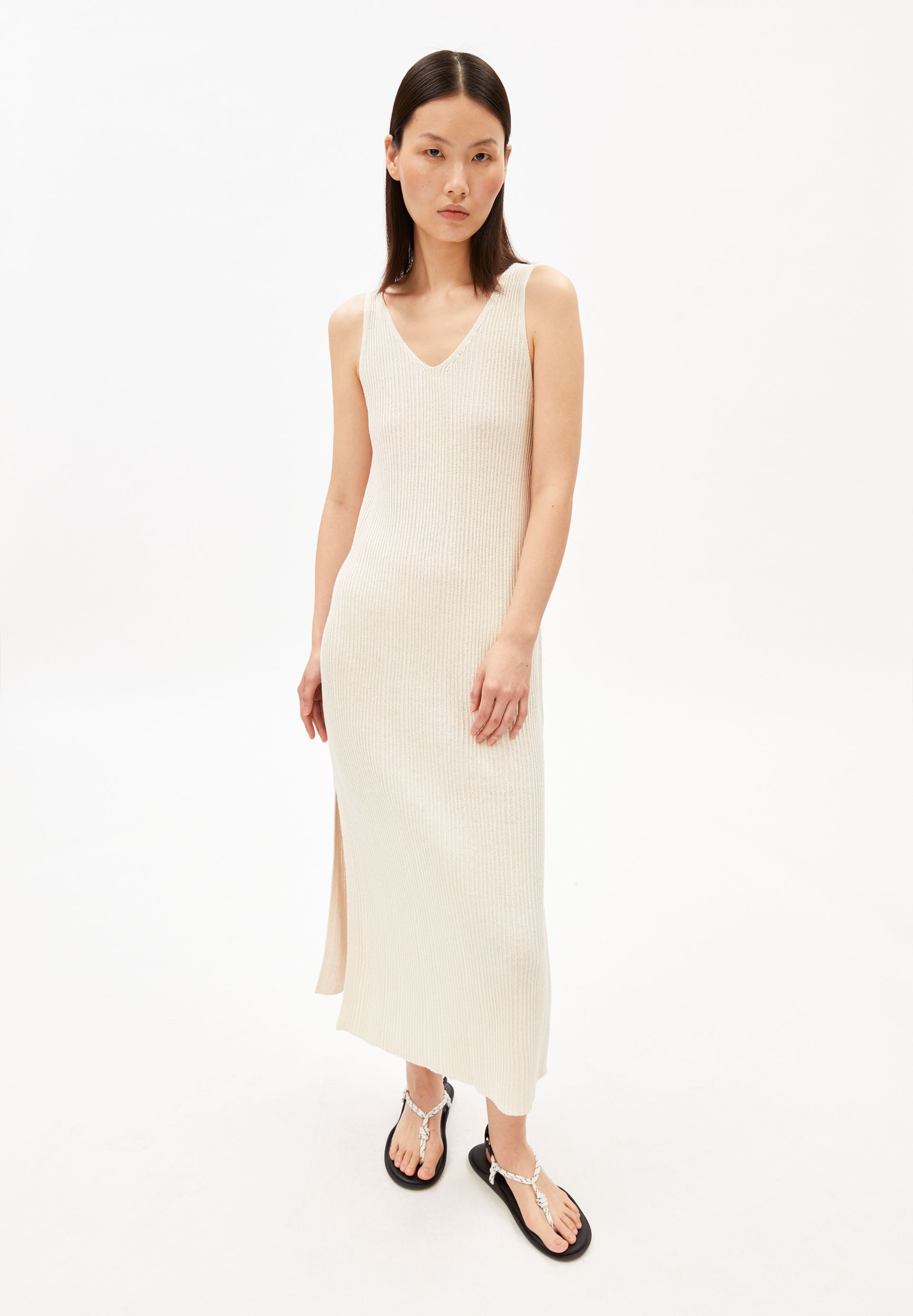 Armedangels Strickkleid LINEN BLEND Strickkleid aus Leinen-Mix V-Ausschnitt