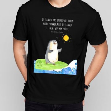 Mr. & Mrs. Panda T-Shirt Pinguin Surfer - Schwarz - Geschenk, Wellen, Urlaub, Tshirt, Schlafsh (1-tlg)