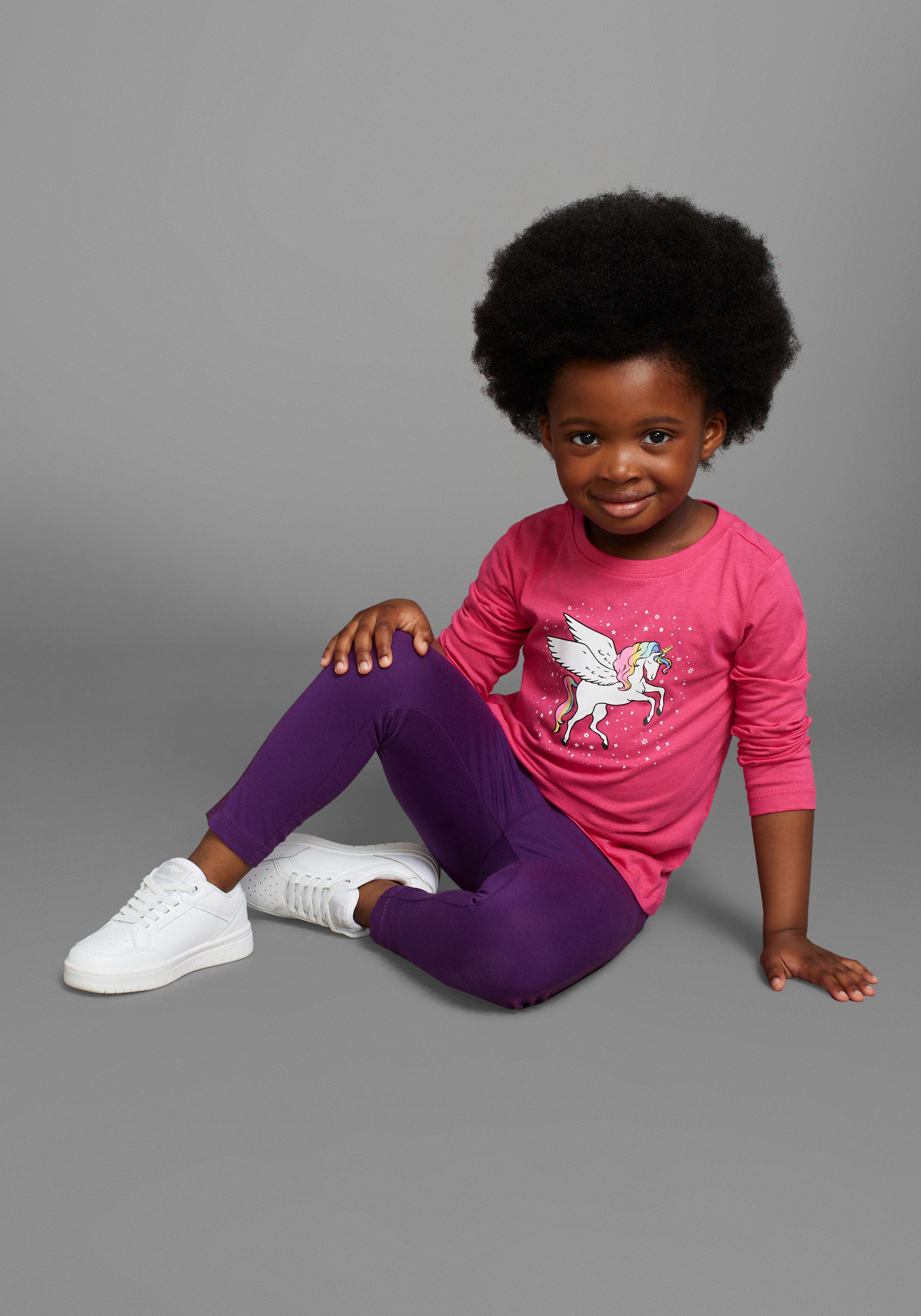 KIDSWORLD Langarmshirt mit süßem Einhorn Druck langärmlig, hüftlange Passform, stylischer Druck – Bild 4 von 5