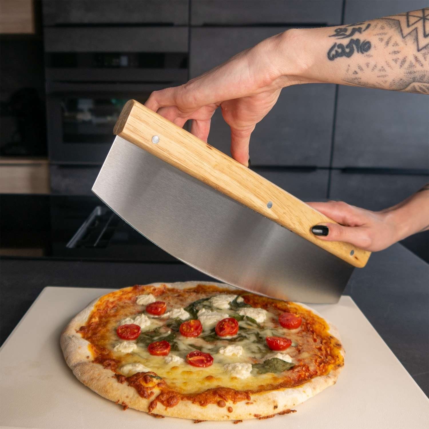 Intirilife Pizzaschneider, 35.3 x 10.8 x Pizzamesser Klingenschutz mit Großes - Kräutermesser 2cm