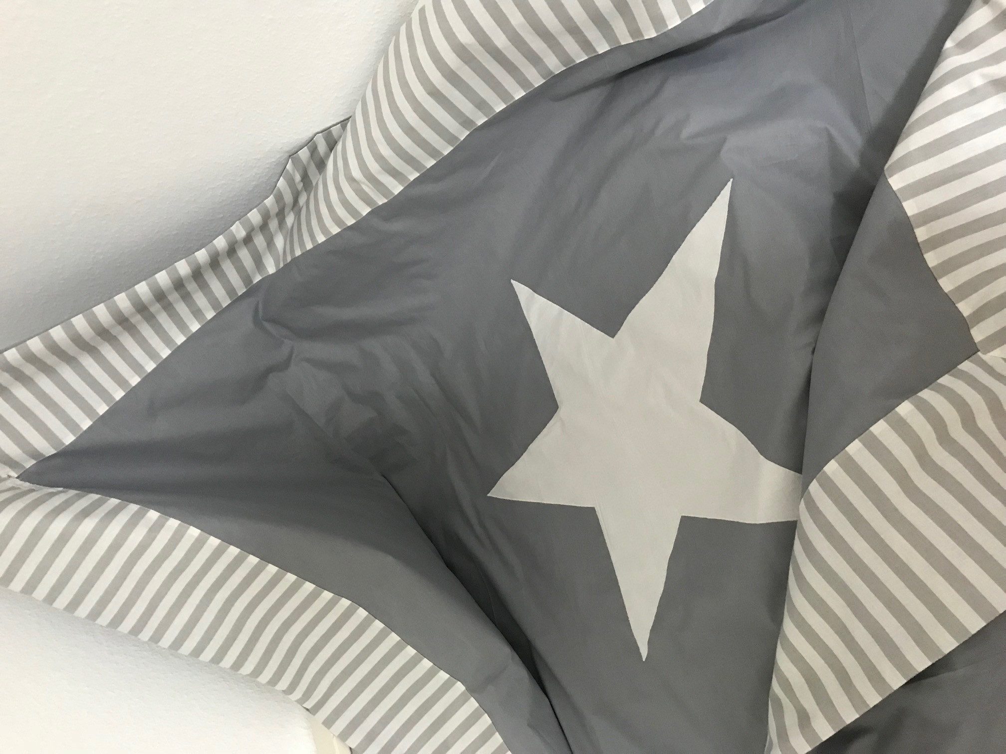Ammerkind Tagesdecke Maritime Tagesdecke, weich wattiert (Volumenflies) aufwendig genäht, 100% Handarbeit
