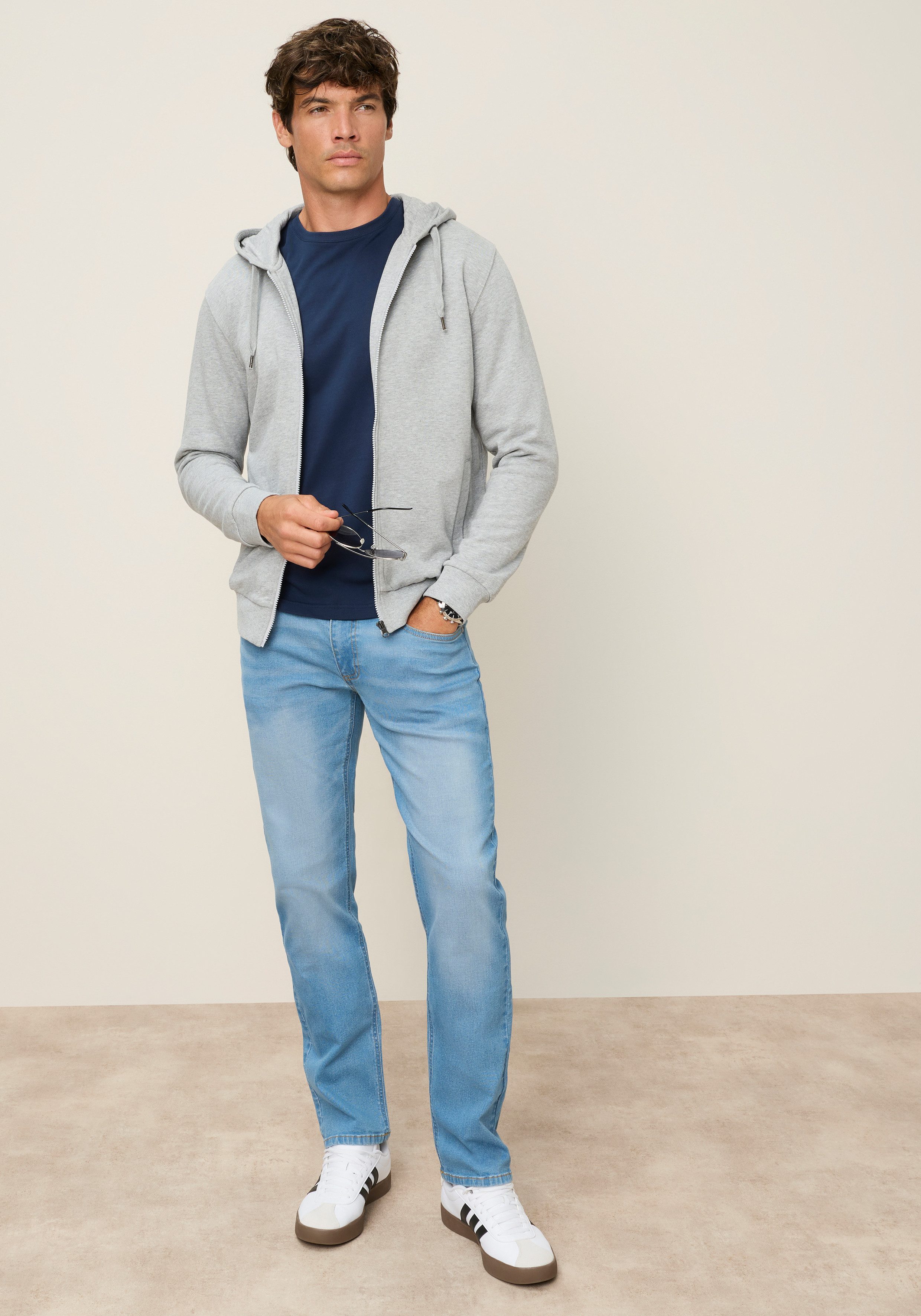 Zum Outfit 10