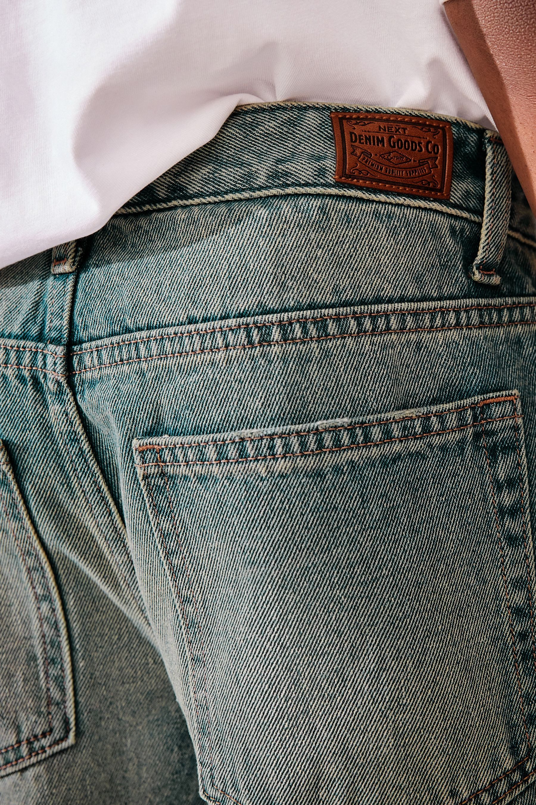 Next Weite Jeans Jeans mit durchgehendem Print (1-tlg)