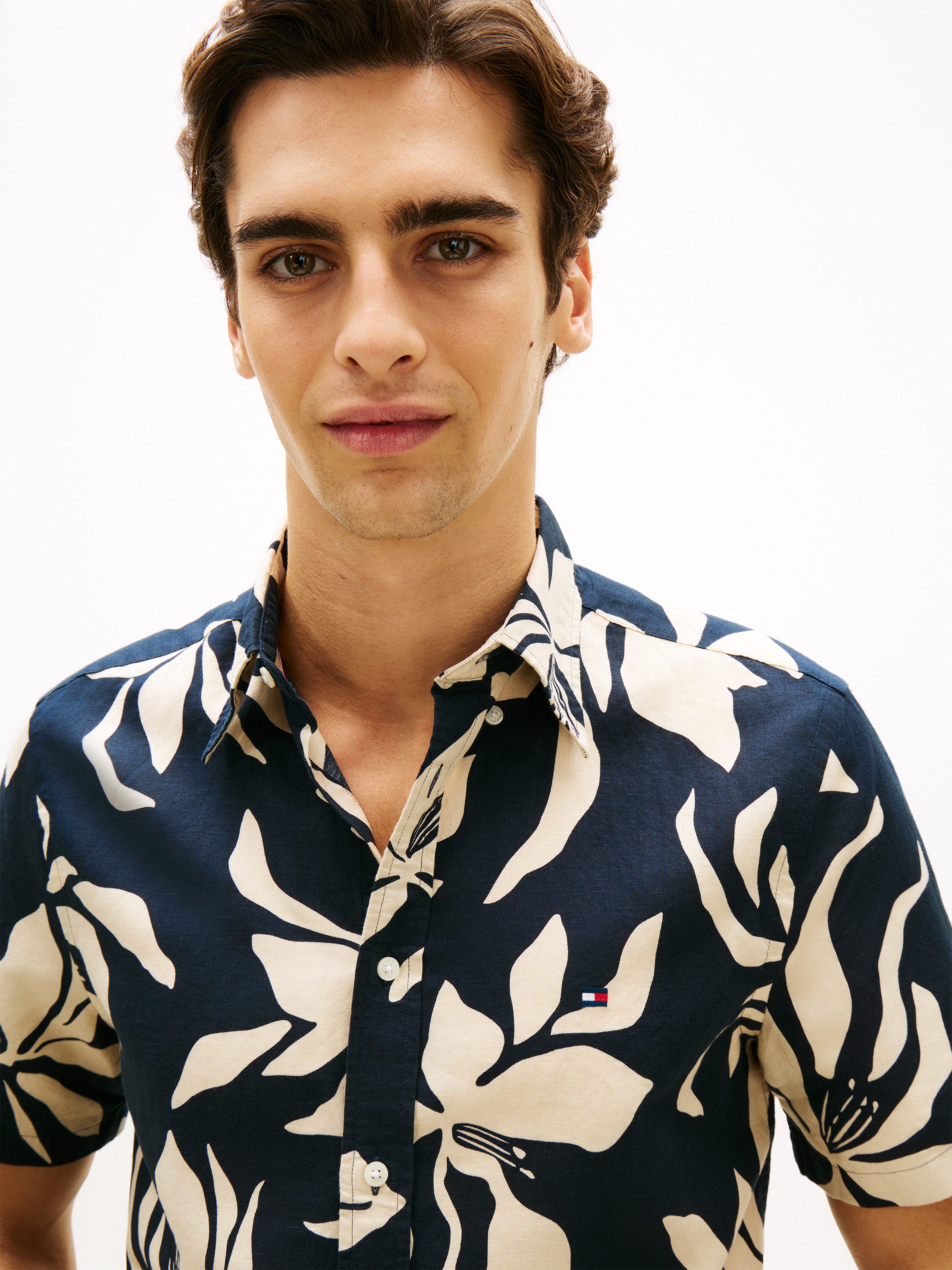 Tommy Hilfiger Kurzarmhemd LINEN BLEND FLOWER PRINT aus Leinenmix, regular fit