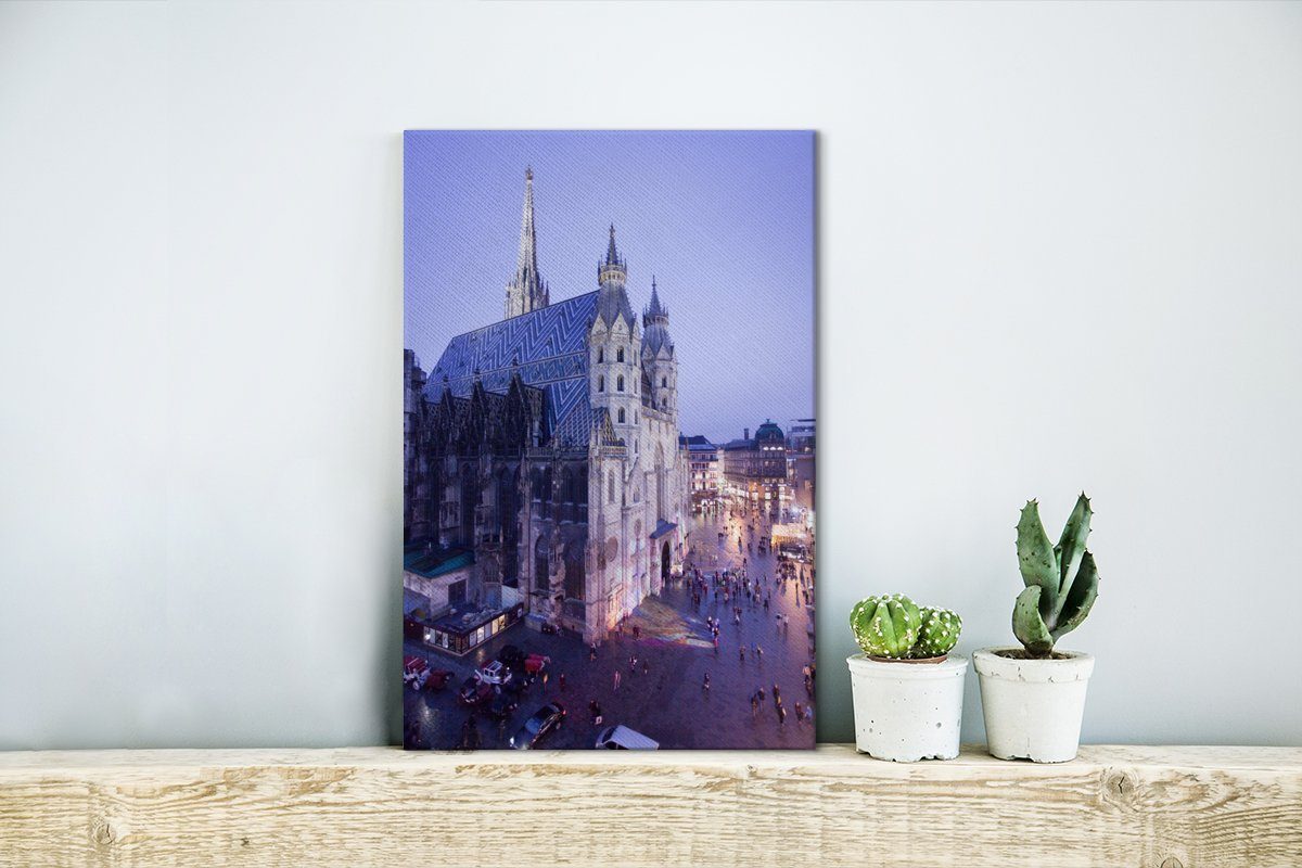 Der Gemälde, in (1 Leinwandbild fertig bespannt Zackenaufhänger, cm Stephansdom 20x30 Abenddämmerung, der St), OneMillionCanvasses® inkl. in Wien Leinwandbild