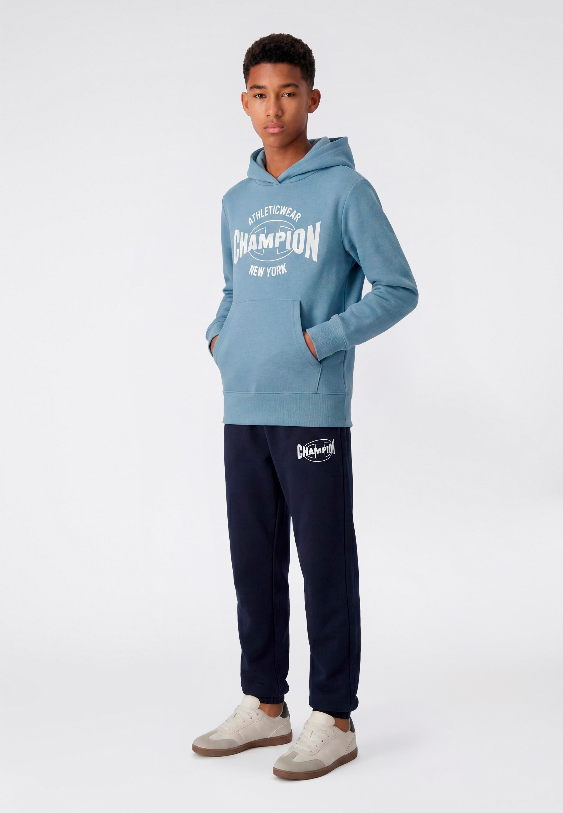Champion Kapuzensweatshirt SPORTWEAR HOODIE Standard Fit für Kinder und Jugendliche, mit sportlichem Stil, Langarmdesign
