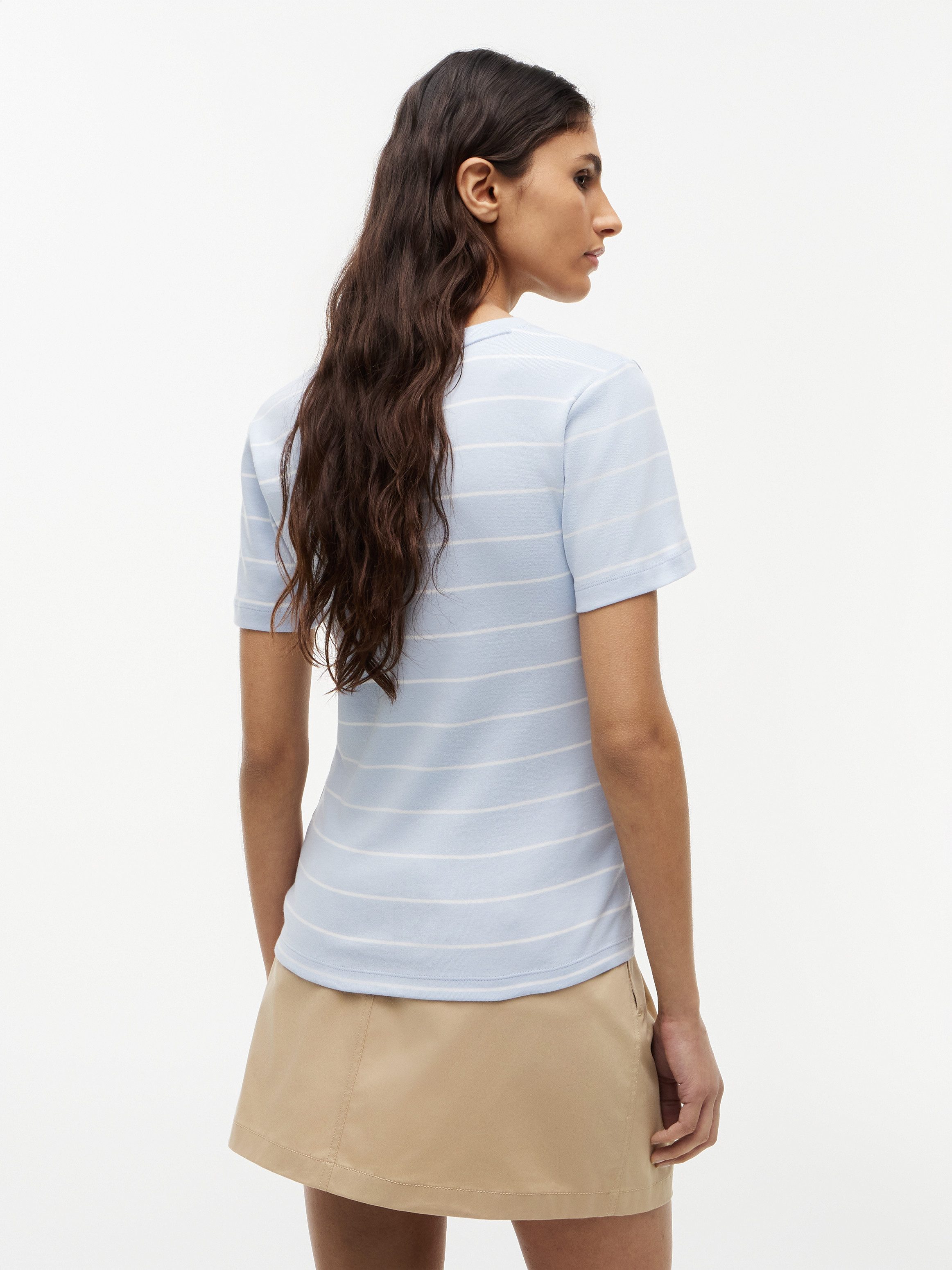 Tommy Hilfiger T-Shirt SLIM CODY V-NECK SHORT SLEEVE aus Baumwolle, Logostickerei, gestreift