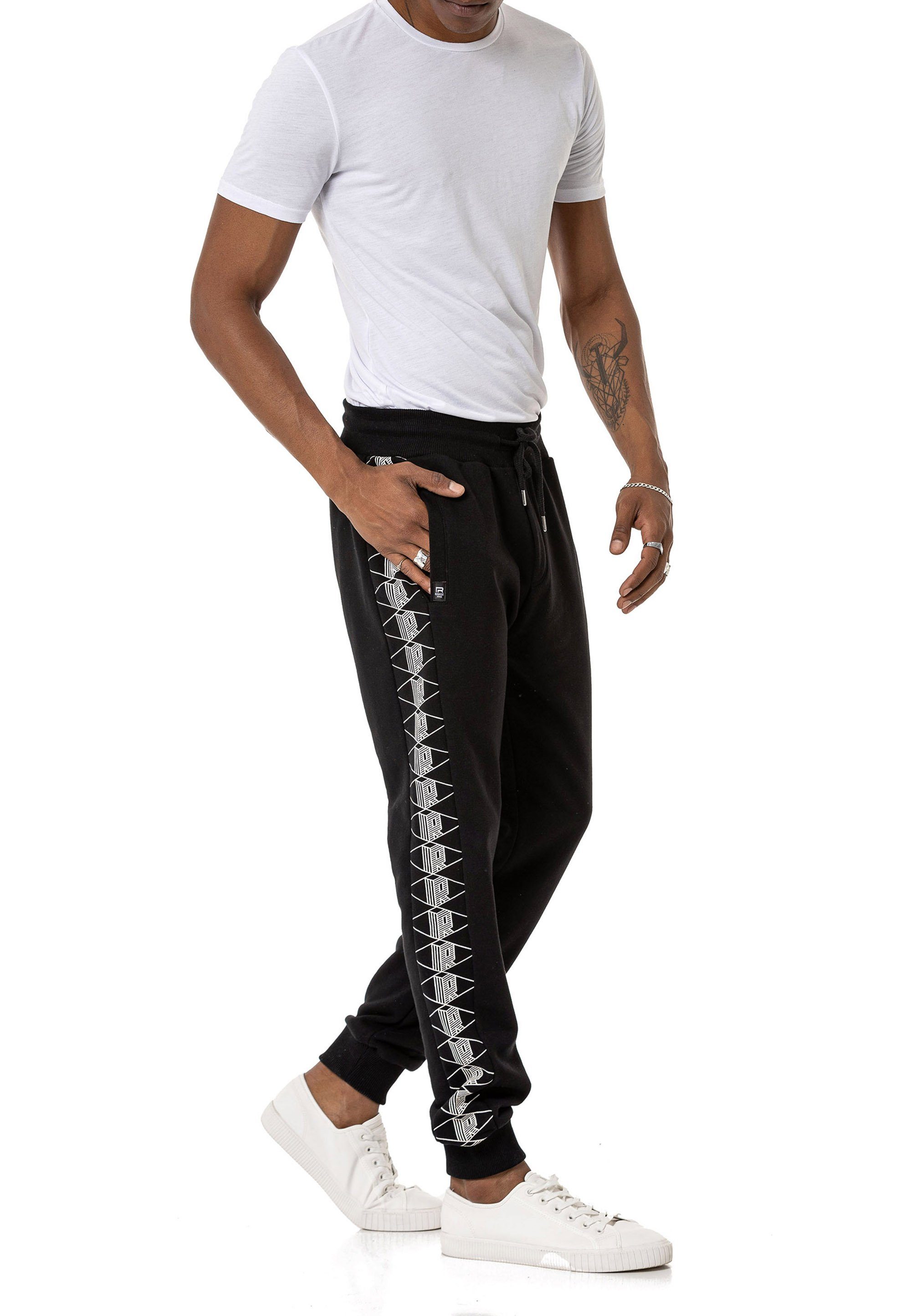 RedBridge Jogginghose Sweatpants Schwarz Print Qualität Premium mit 3D seitlichem