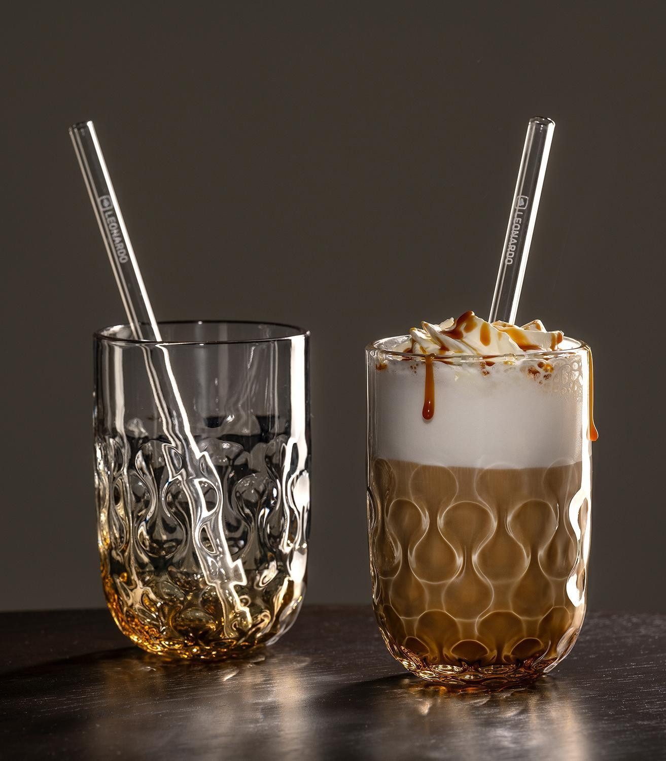 LEONARDO Latte-Macchiato-Glas Trinkgläser-Set GOCCE, Apricot, Transparent, 4-tlg., Glas, 390 ml, inkl. Glastrinkhalmen, mit Reliefmuster