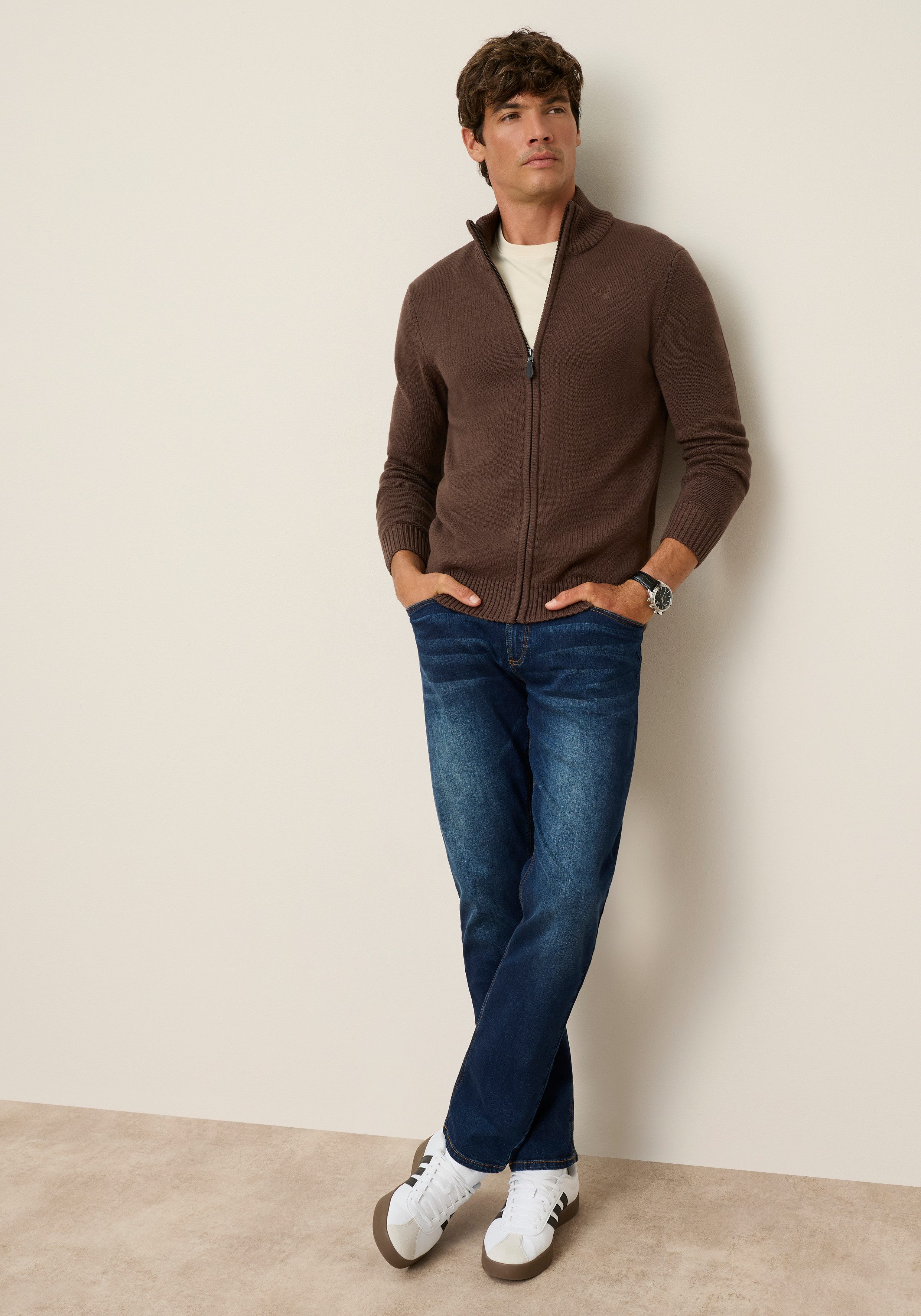 Zum Outfit 11
