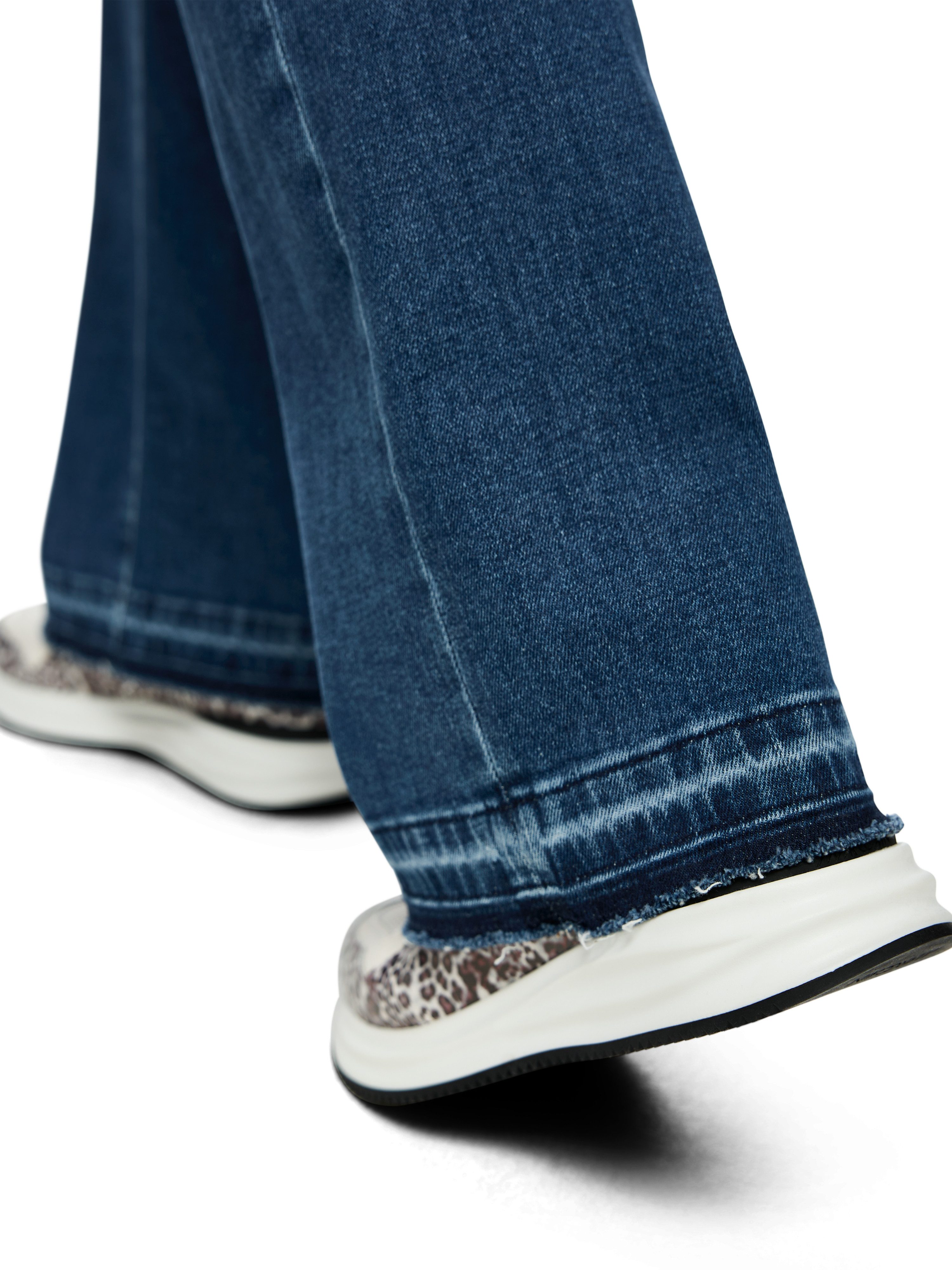 Marc Cain 5-Pocket-Jeans Pants Premium Damenmode Model FAID mit ausgestellem Bein