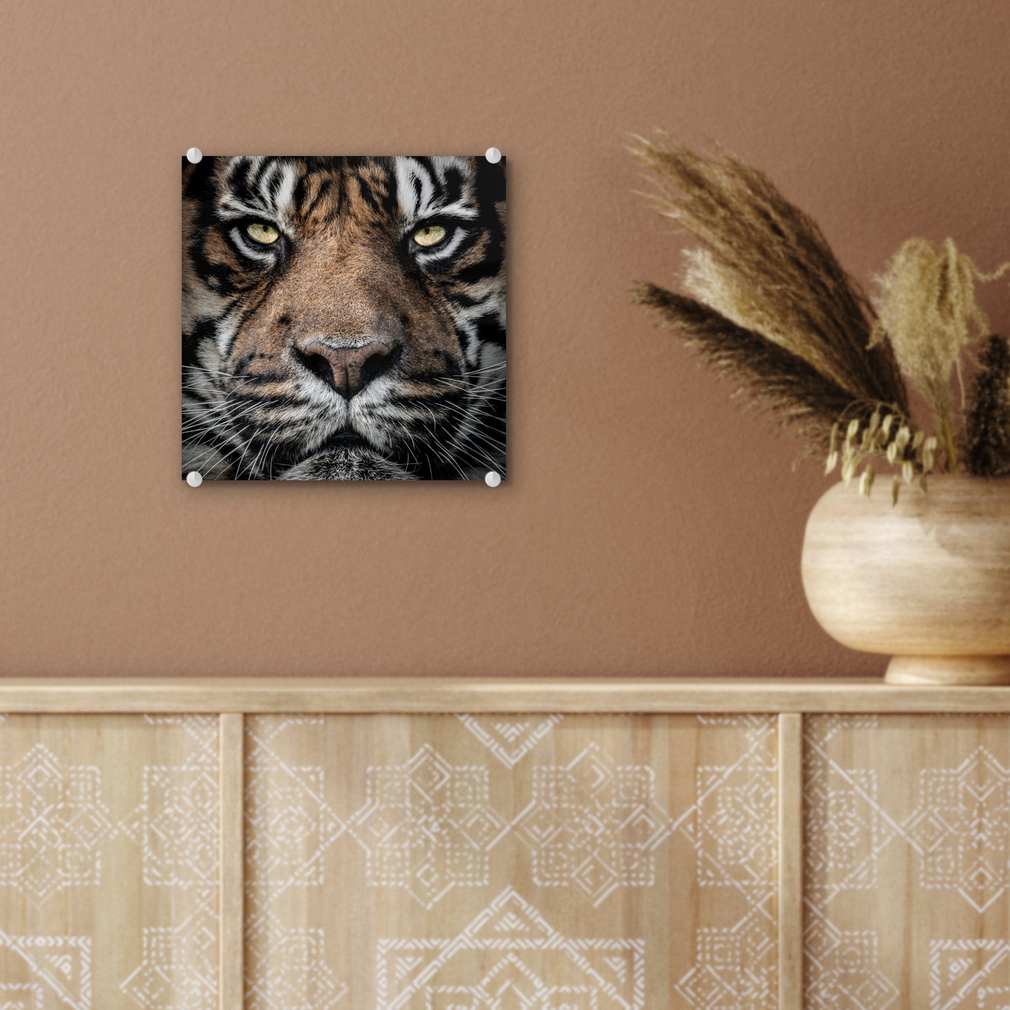 MuchoWow Acrylglasbild Porträt-Tiger auf Wanddekoration - - - Hintergrund, Bilder Glas Wandbild Foto schwarzem Glas (1 St), Glasbilder auf auf