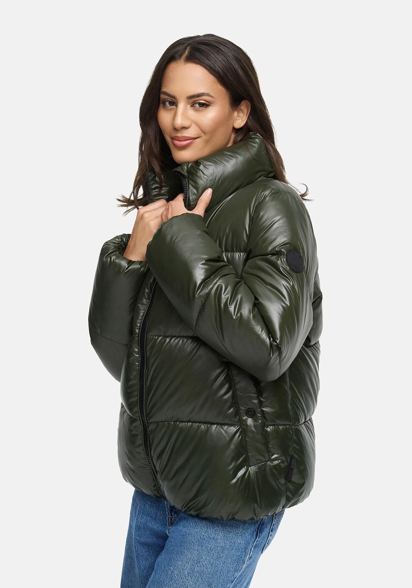 Marikoo Winterjacke Hazalee mit leicht gläzendem Obermaterial und hohem Kragen
