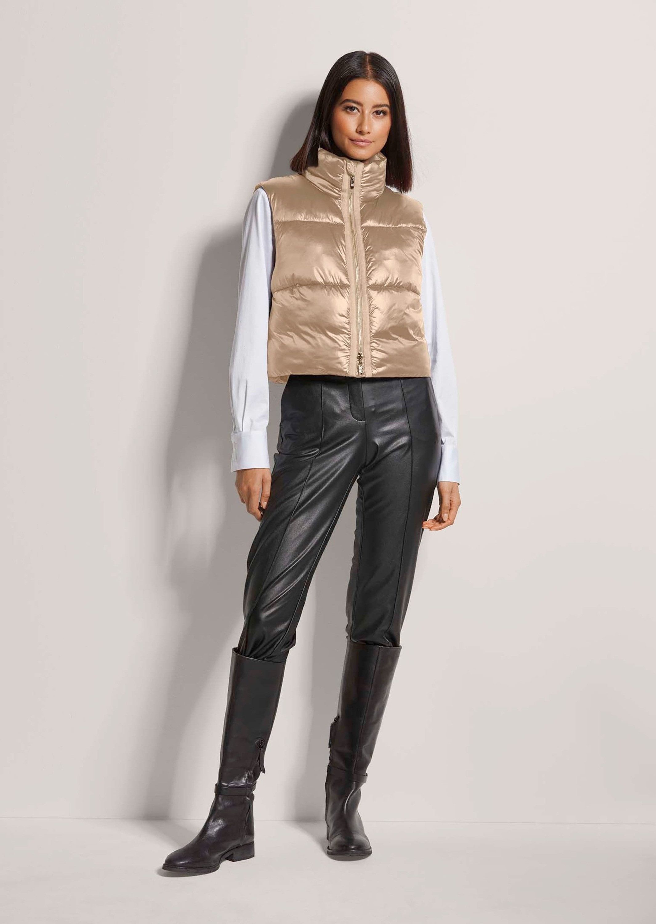 MADELEINE Kurzweste Sommerweste mit Glanz-Finish Metallischer Schimmer, hoher Kragen, ärmellos