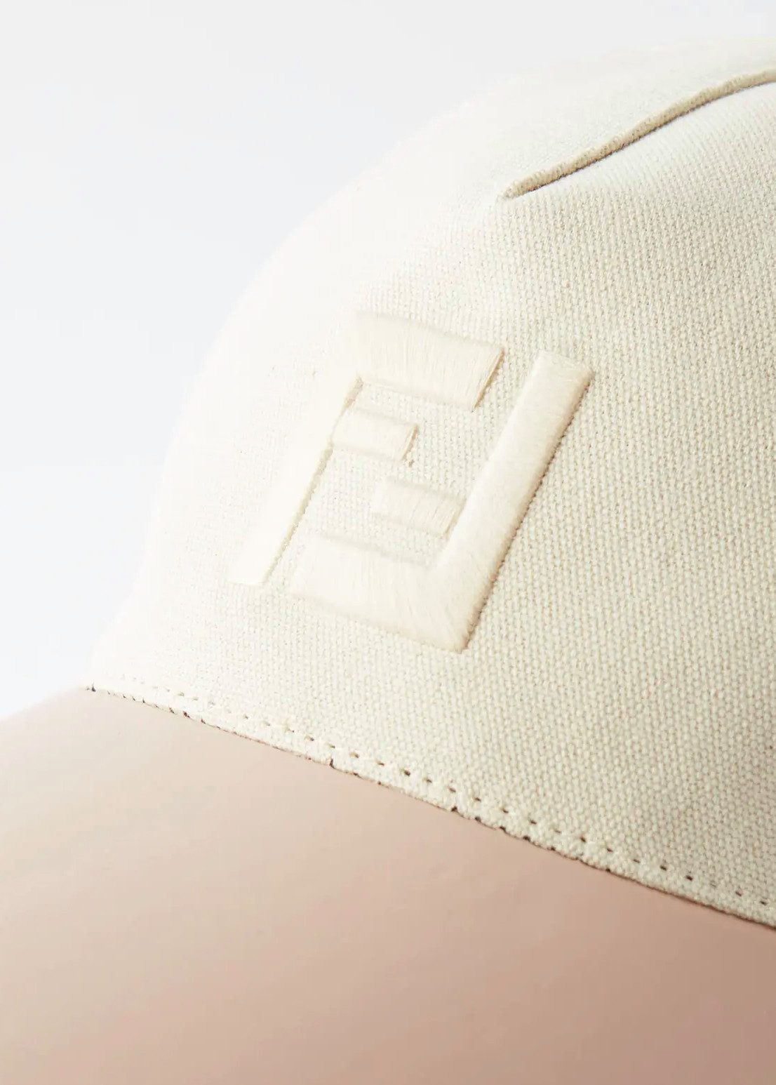 FENDI Visor EyeCap Sonnenbrille mit D-Frame und Lederverzierter Baseball-Cap Velcro®-Verschluss,integrierten, faltbaren Visier