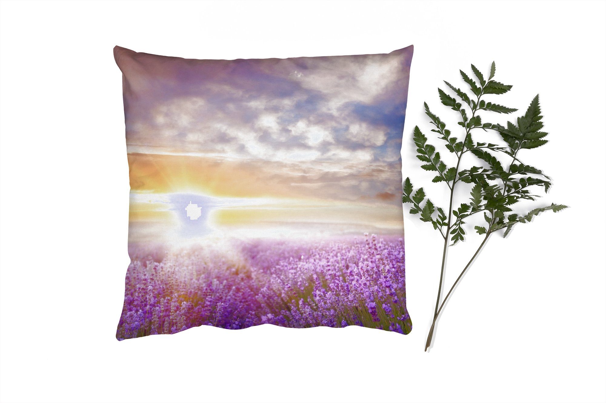 MuchoWow Dekokissen Lavendel - Sonne - Himmel - Natur, Zierkissen mit Füllung für Wohzimmer, Schlafzimmer, Deko, Sofakissen