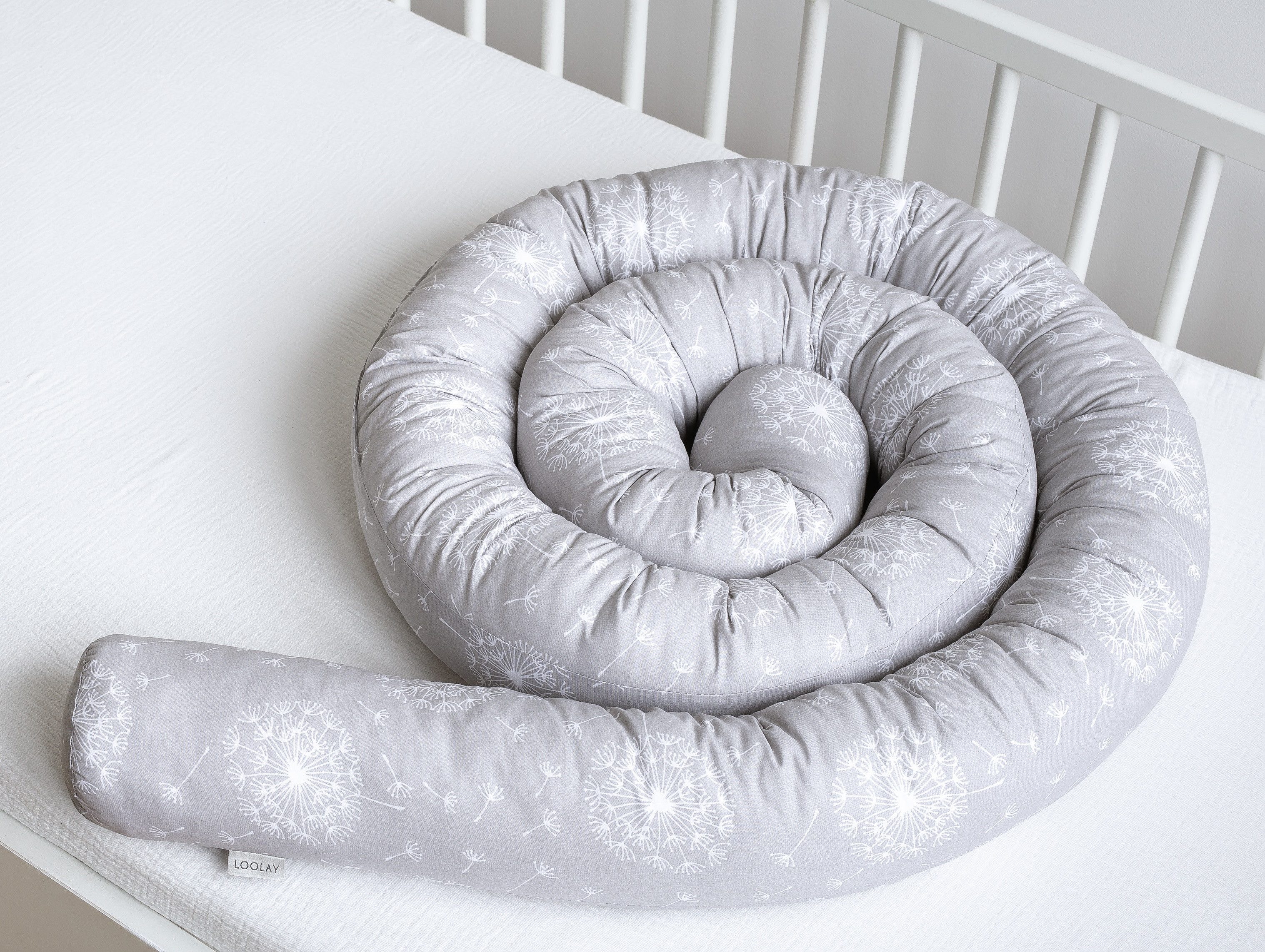 Loolay Nestchenschlange PUSTELBLUME Grau Baumwolle Multifunktion PREMIUM Bettschlange Schlange, (Bettumrandung Krabbeldecke Babybett Umrandung Schlange Bett Kopfschutz, Zierkissen Bettrolle Dekokissen Zugluftstopper - Super GESCHENK), LOOLAY® - 100% Europäische Stoffe und Kleinserien-Nähen!