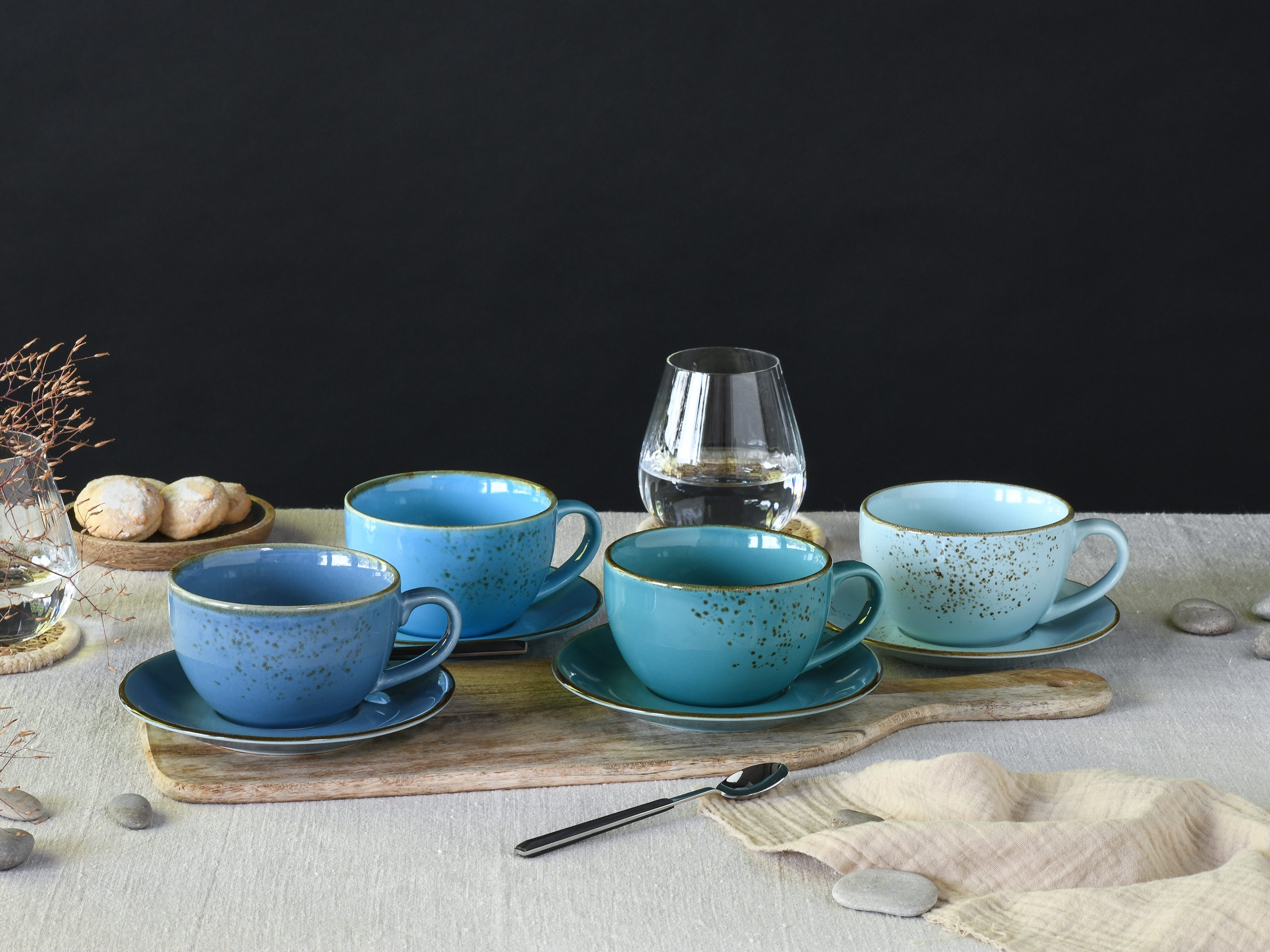 CreaTable Cappuccinotasse Kaffeetasse NATURE COLLECTION Aqua, 8-tlg., Steinzeug, Tassen Set, aktuelle Blautöne mit Sprenkel, 4 Tassen, 4 Untertassen