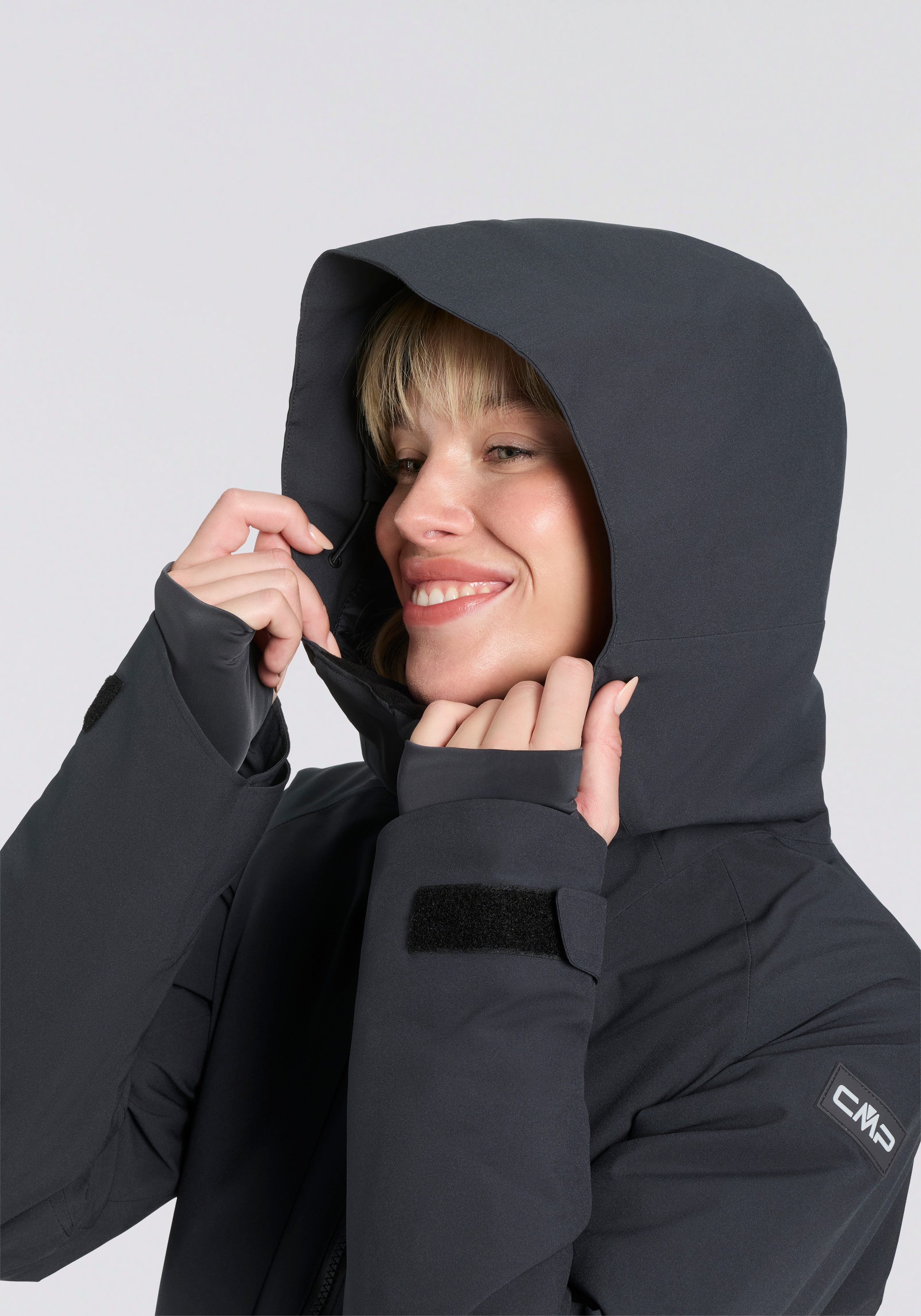 CMP Winterjacke mit farblich passend gefütterter Kapuze, wärmend, winddicht