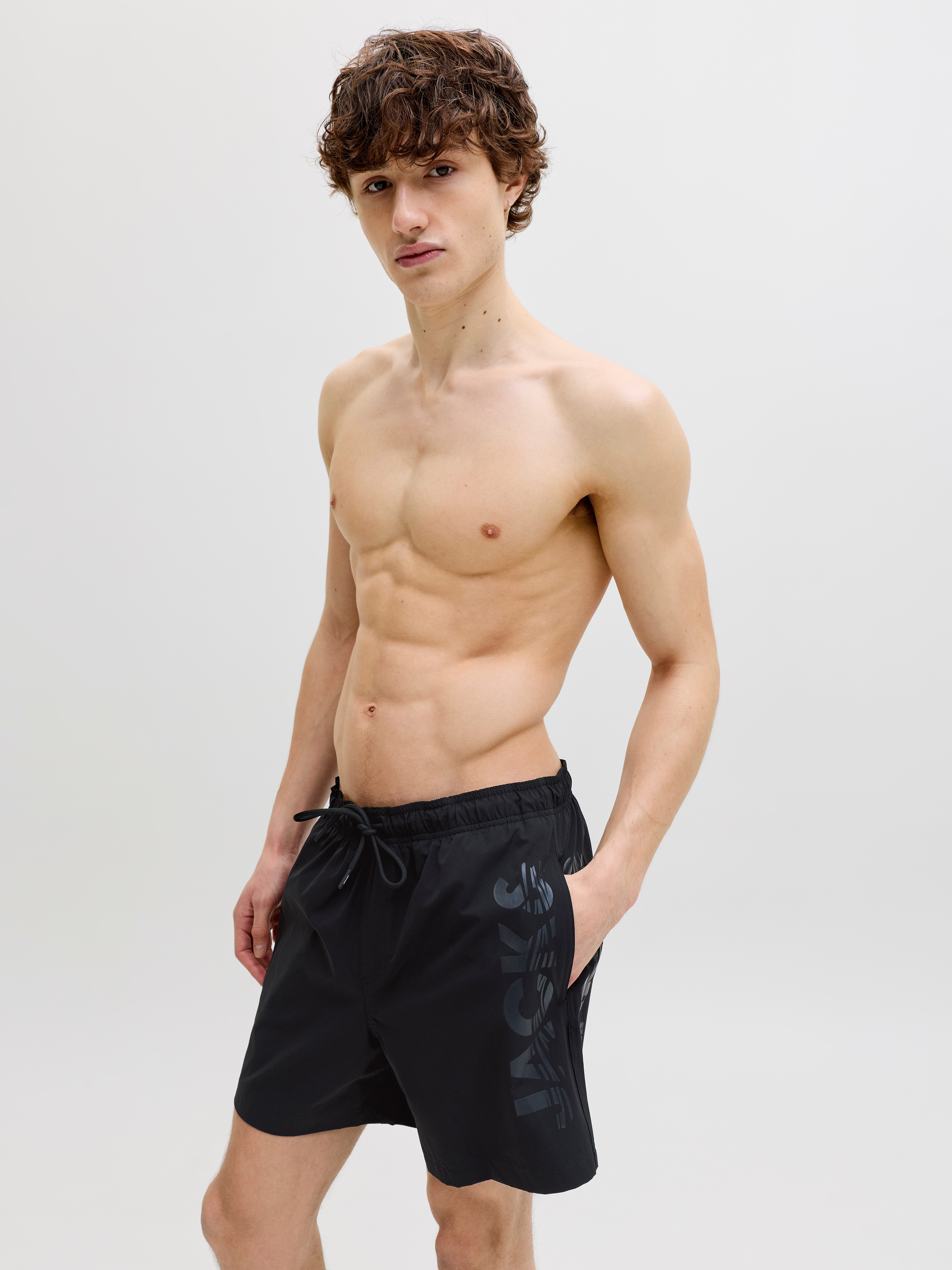 Jack & Jones Badeshorts JPSTMAUI WAVE LOGO SWIM SHORTS SN Kunstfaser, normal geschniten