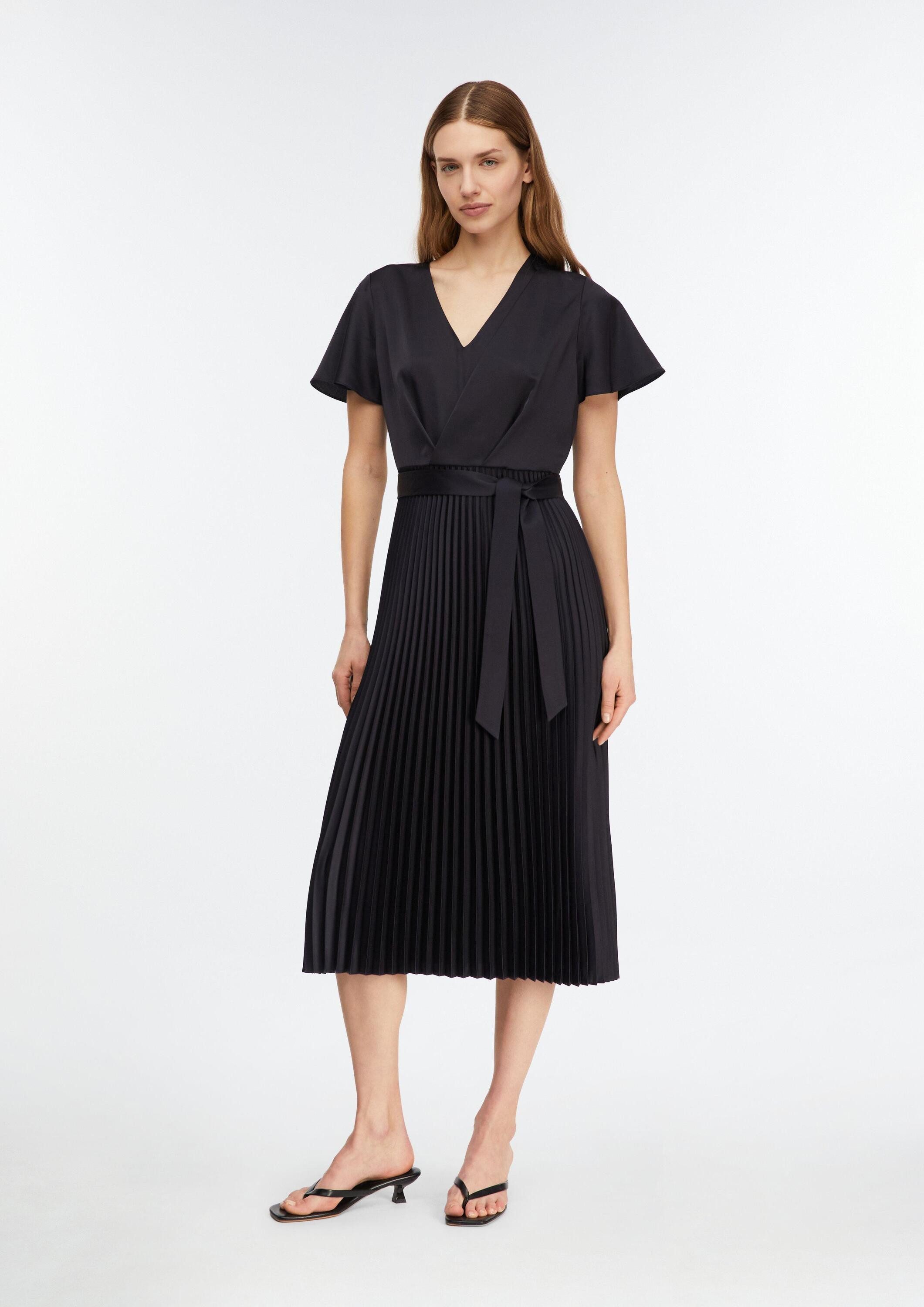 comma Midikleid Kleid Satinkleid mit fließenden Ärmeln und Plissée-Rock