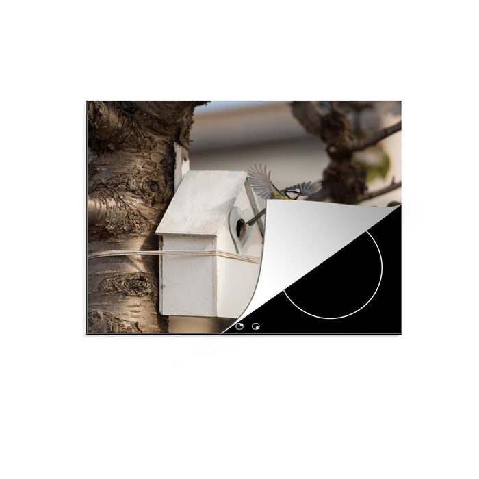 MuchoWow Herdblende-/Abdeckplatte Vogel der aus einem Vogelhaus kommt Vinyl (1 tlg) Mobile Arbeitsfläche nutzbar Ceranfeldabdeckung