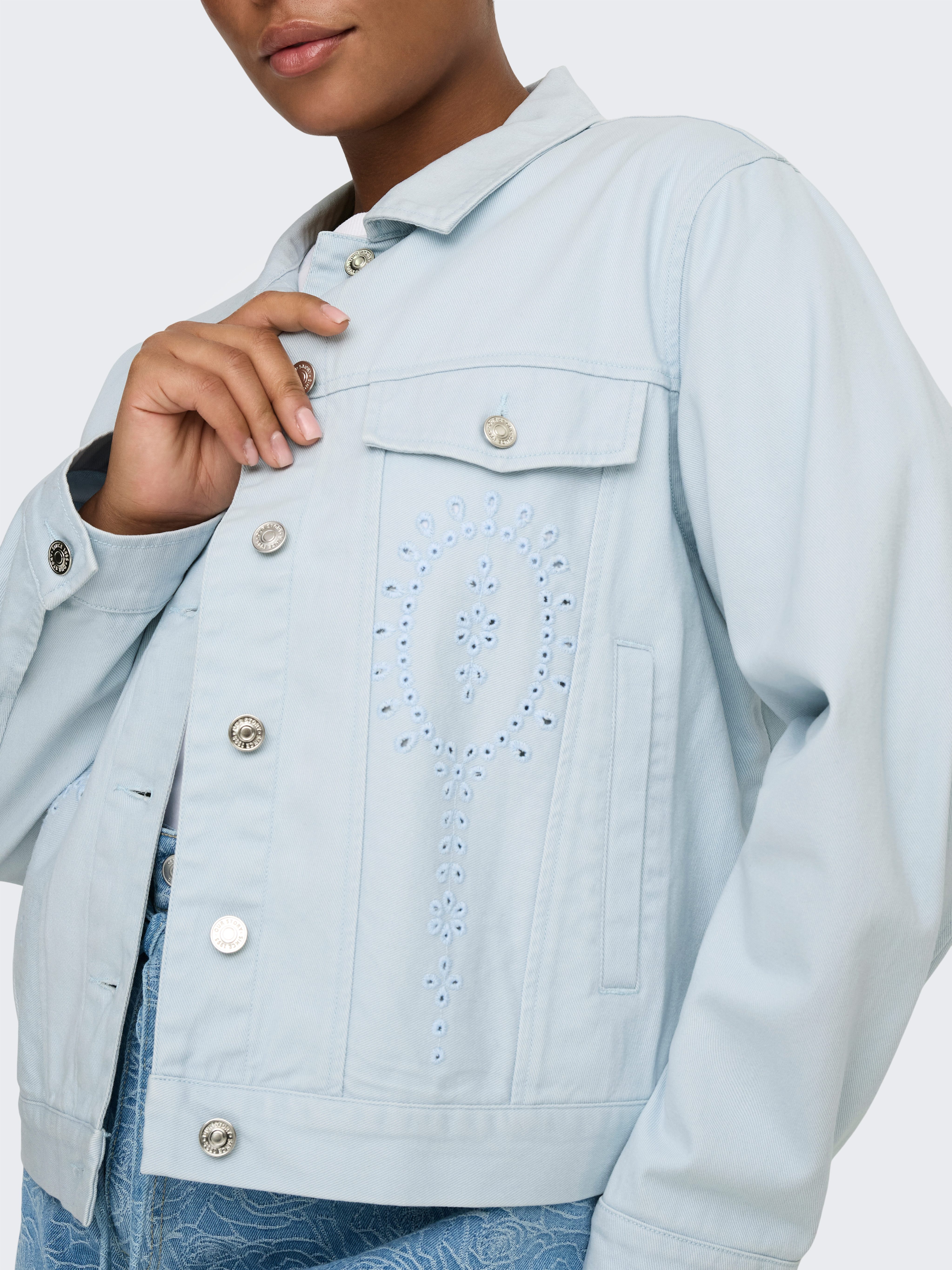 ONLY CARMAKOMA Jeansjacke CARELSA CROCHET DENIM JACKET OTW mit Stickerei Detail