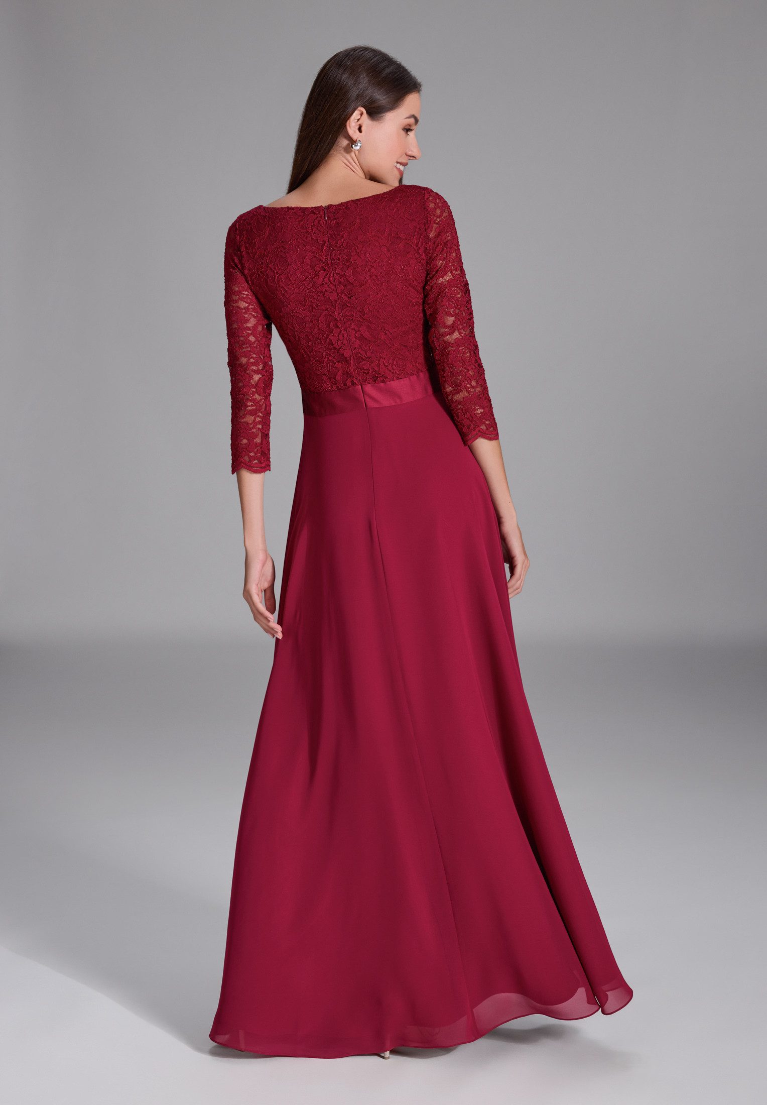 SWING Abendkleid - Abendkleid aus Spitze und Chiffon mit ¾ Arm Taillierte Passform mit ausgestelltem Rockteil