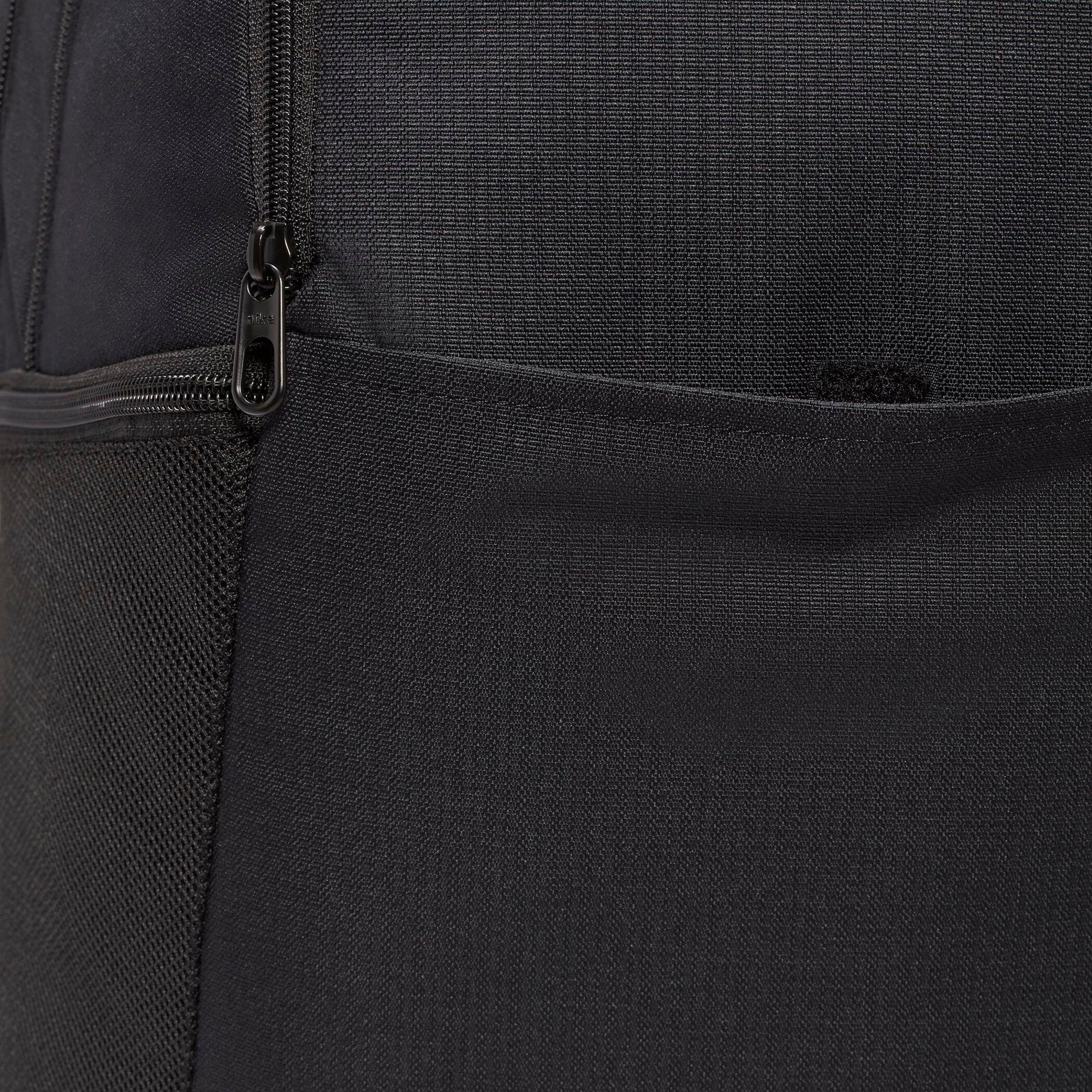 Nike Sportrucksack NK BRSLA M BKPK - 9.5 (24L), für vielseitige sportliche Aktivitäten, Hauptfach mit Reißverschluss