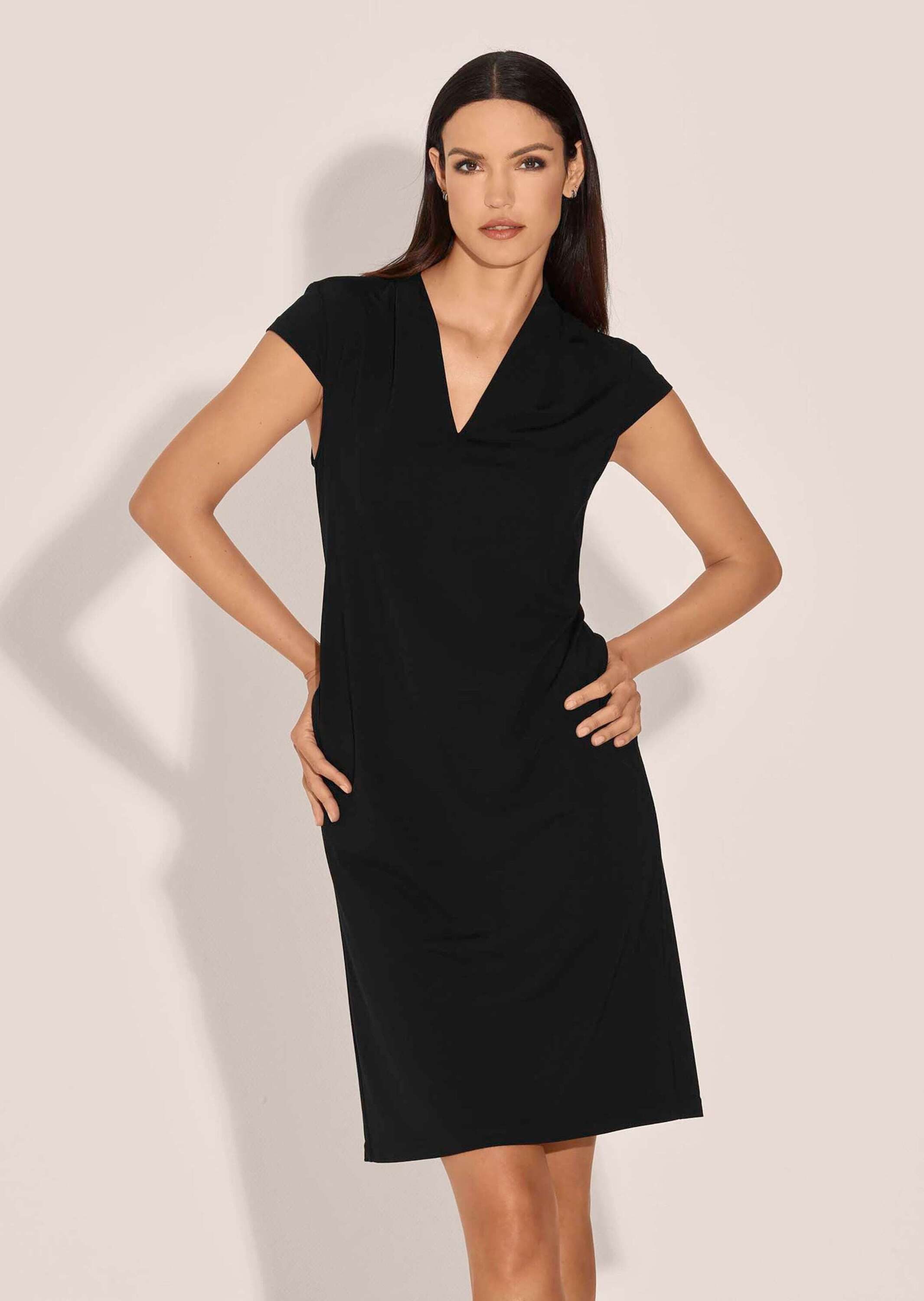 MADELEINE Midikleid Etui-Kleid mit V-Ausschnitt und kurzen Ärmeln