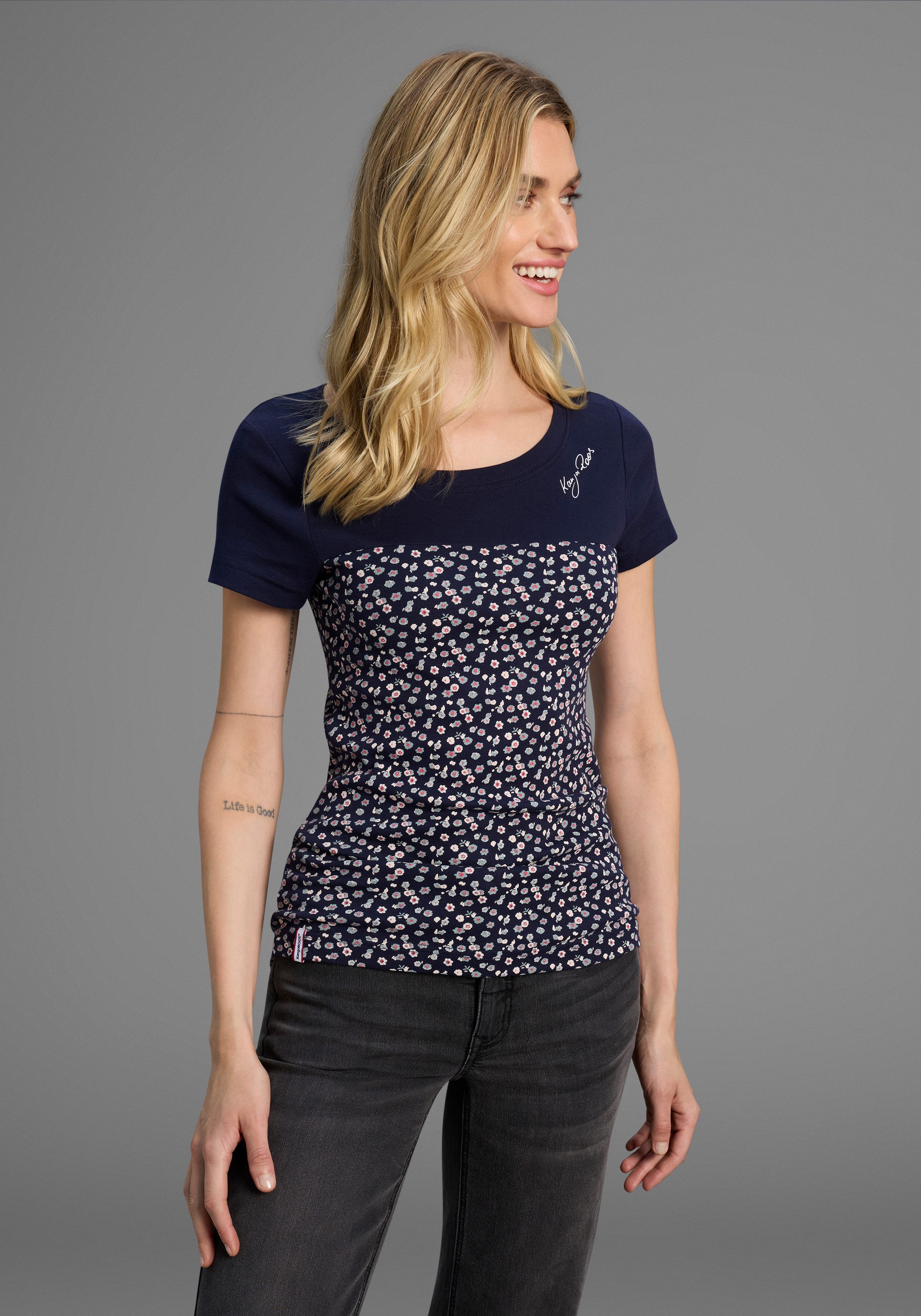 KangaROOS T-Shirt Kurzarm, sehr figurbetonte Passform, aus Baumwolle günstig online kaufen