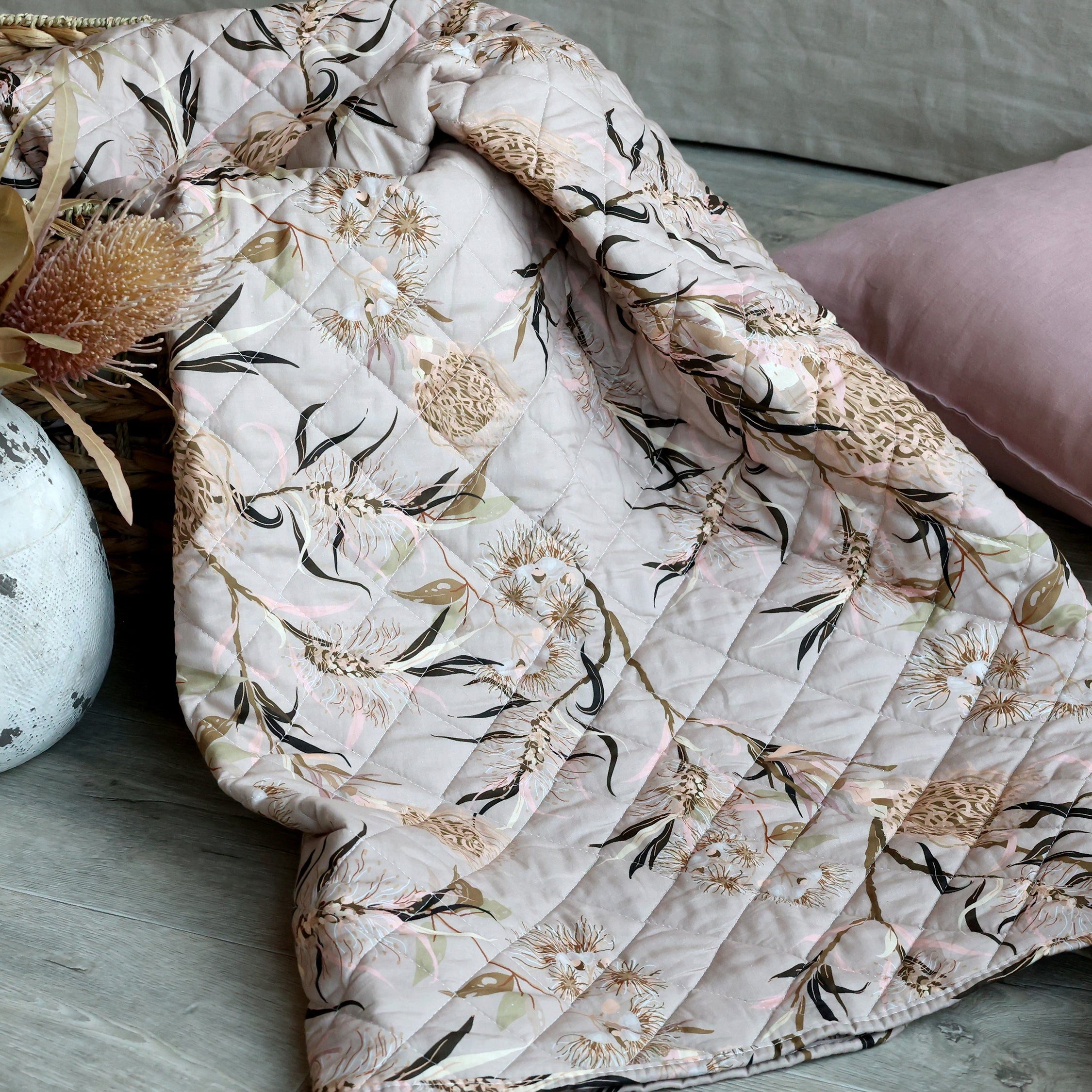 Chic Antique Tagesdecke Chic Antique Aix Quilt mit Blumenmuster Taube
