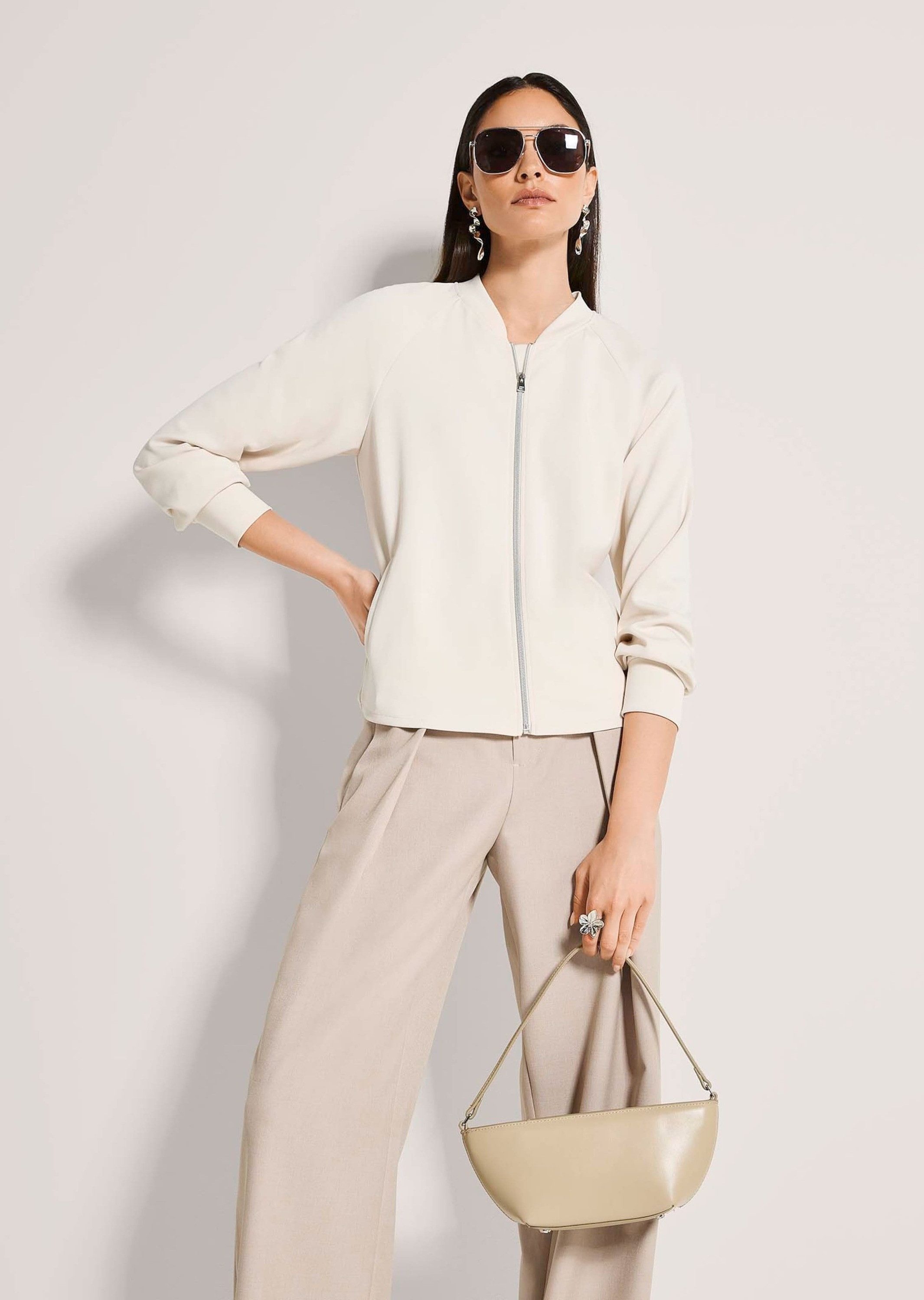 MADELEINE Outdoorjacke Basicjacke mit Blousonkragen Blouson mit Leistentaschen, Reißverschluss und langarm