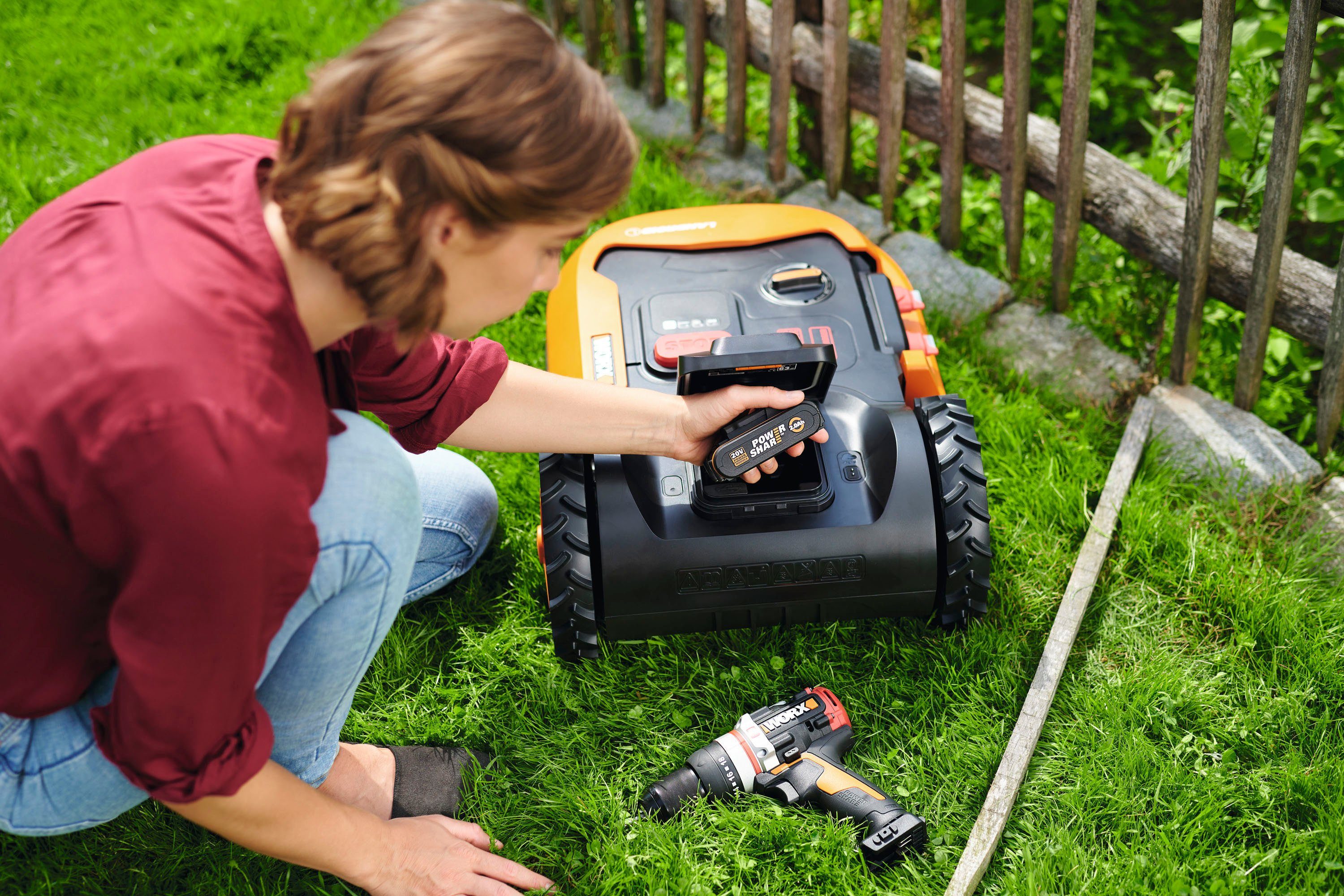 Worx Rasenmähroboter Landroid L2000, bis 2000 m² Rasenfläche, (Set), 2000m², 20V/5Ah, 22cm/30-60mm, WiFi/Bluetooth, Cut to edge, PowerShare